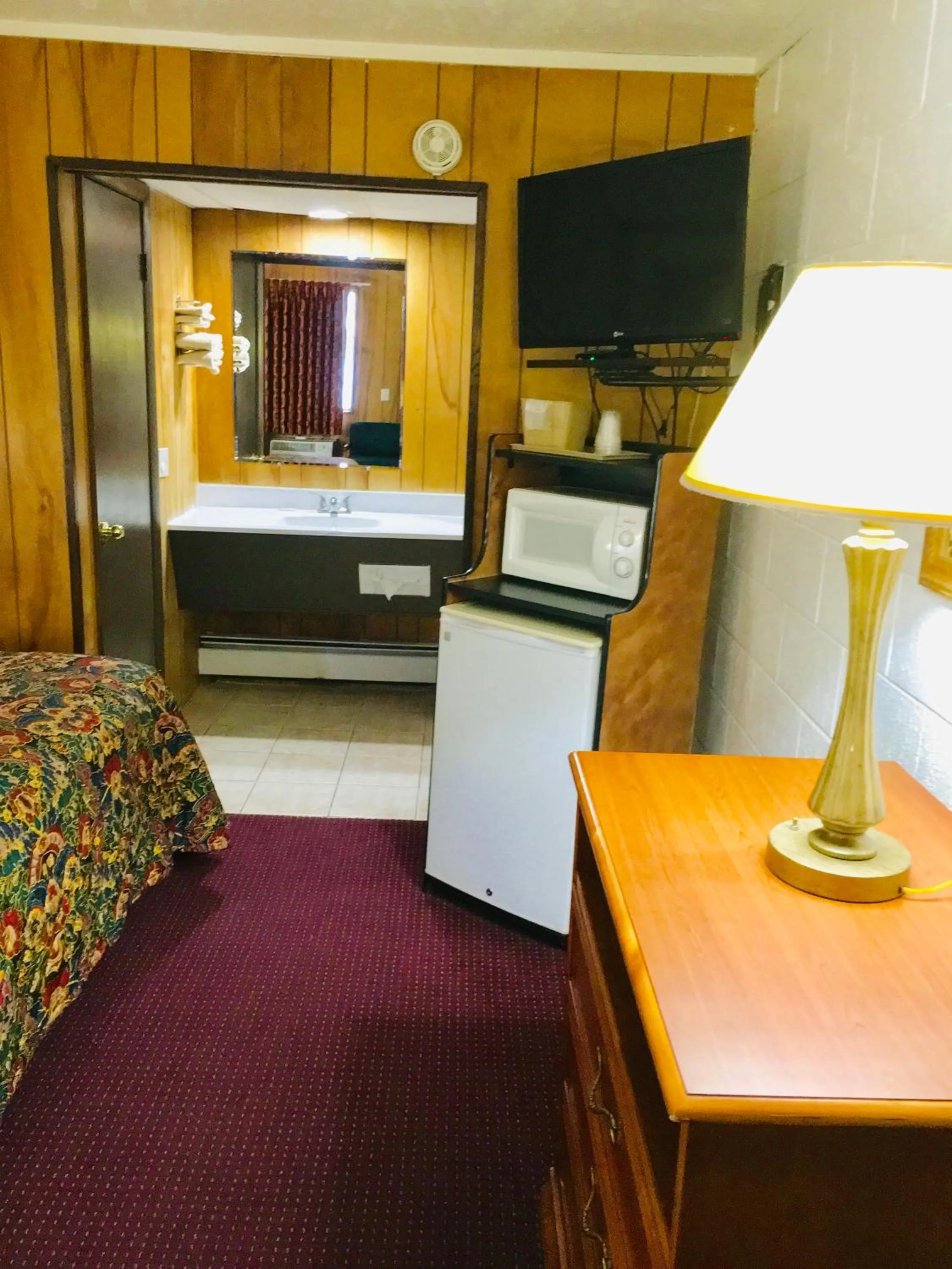 Granada Inn Motel - Kalkaska