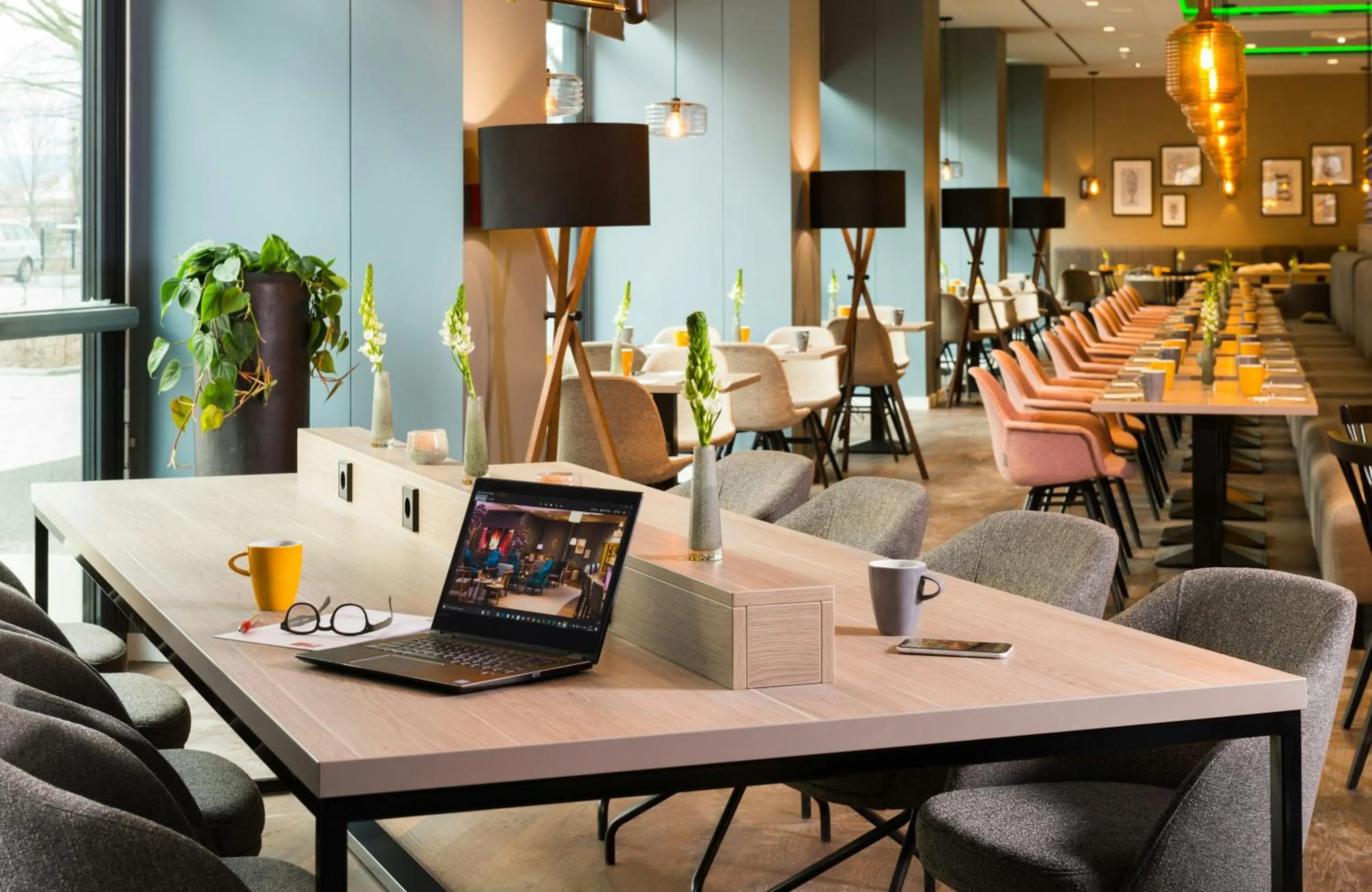 Lounge or bar in Leonardo Hotel Offenbach Frankfurt