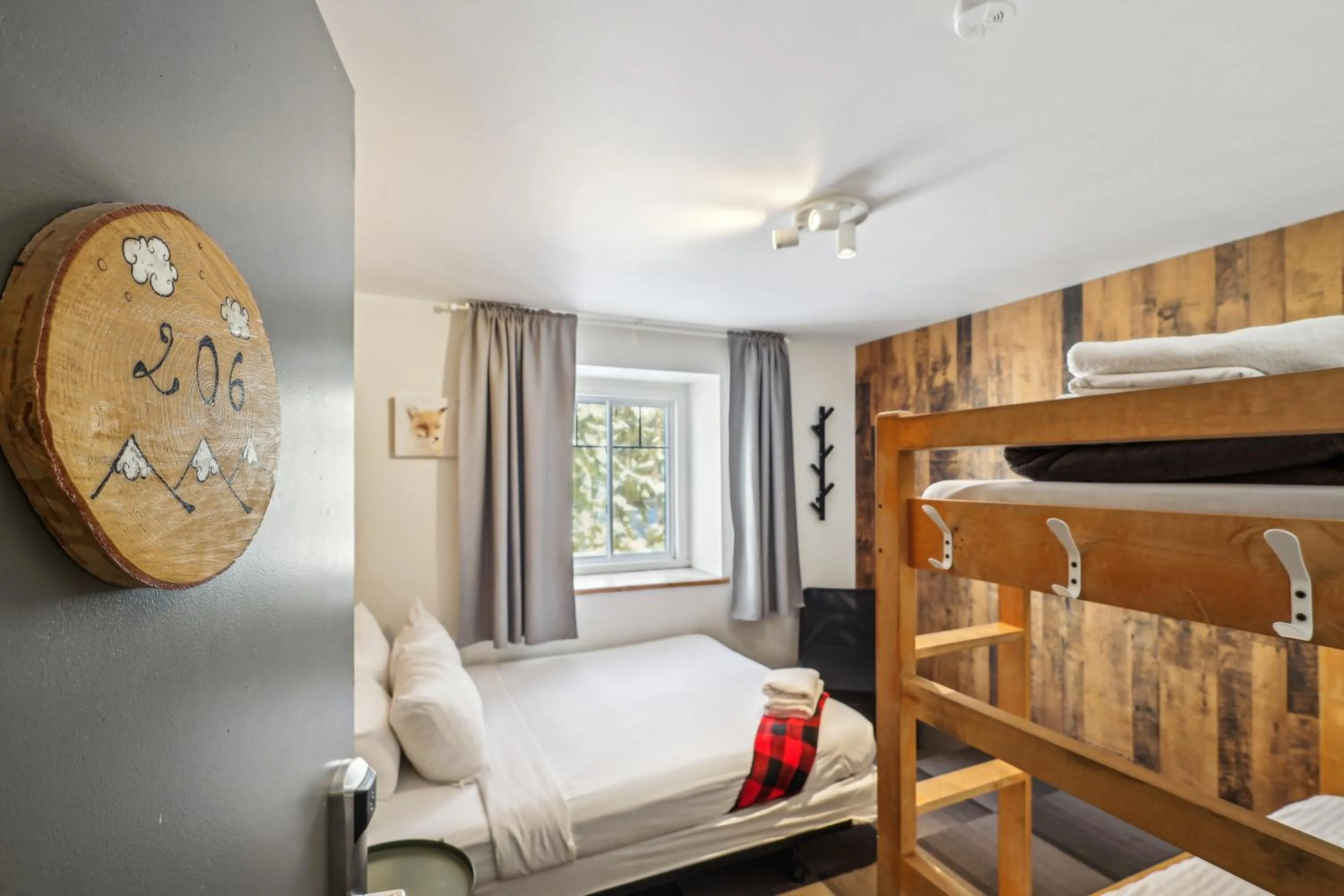 Bed in Auberge Manitonga