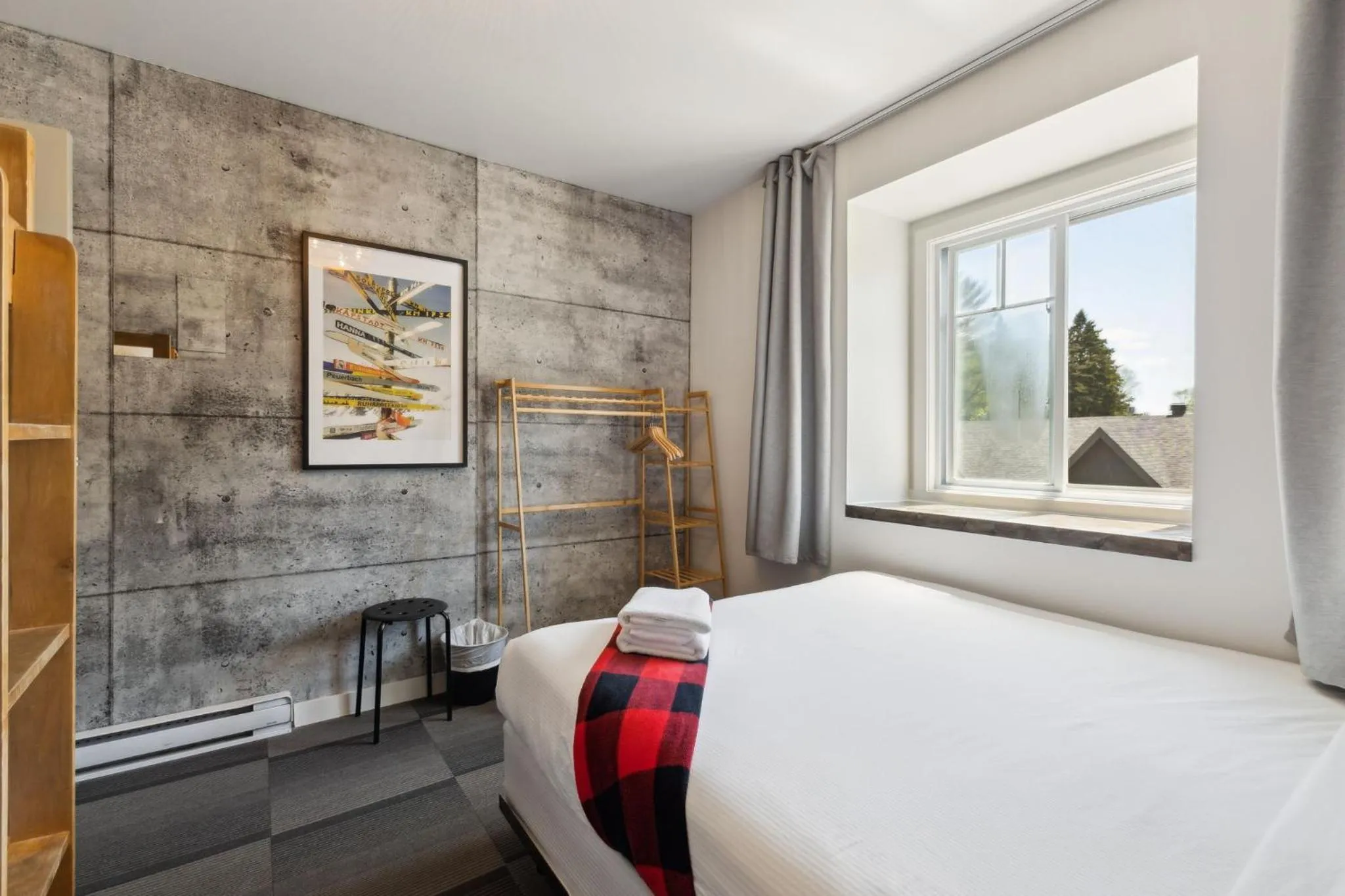 Bed in Auberge Manitonga