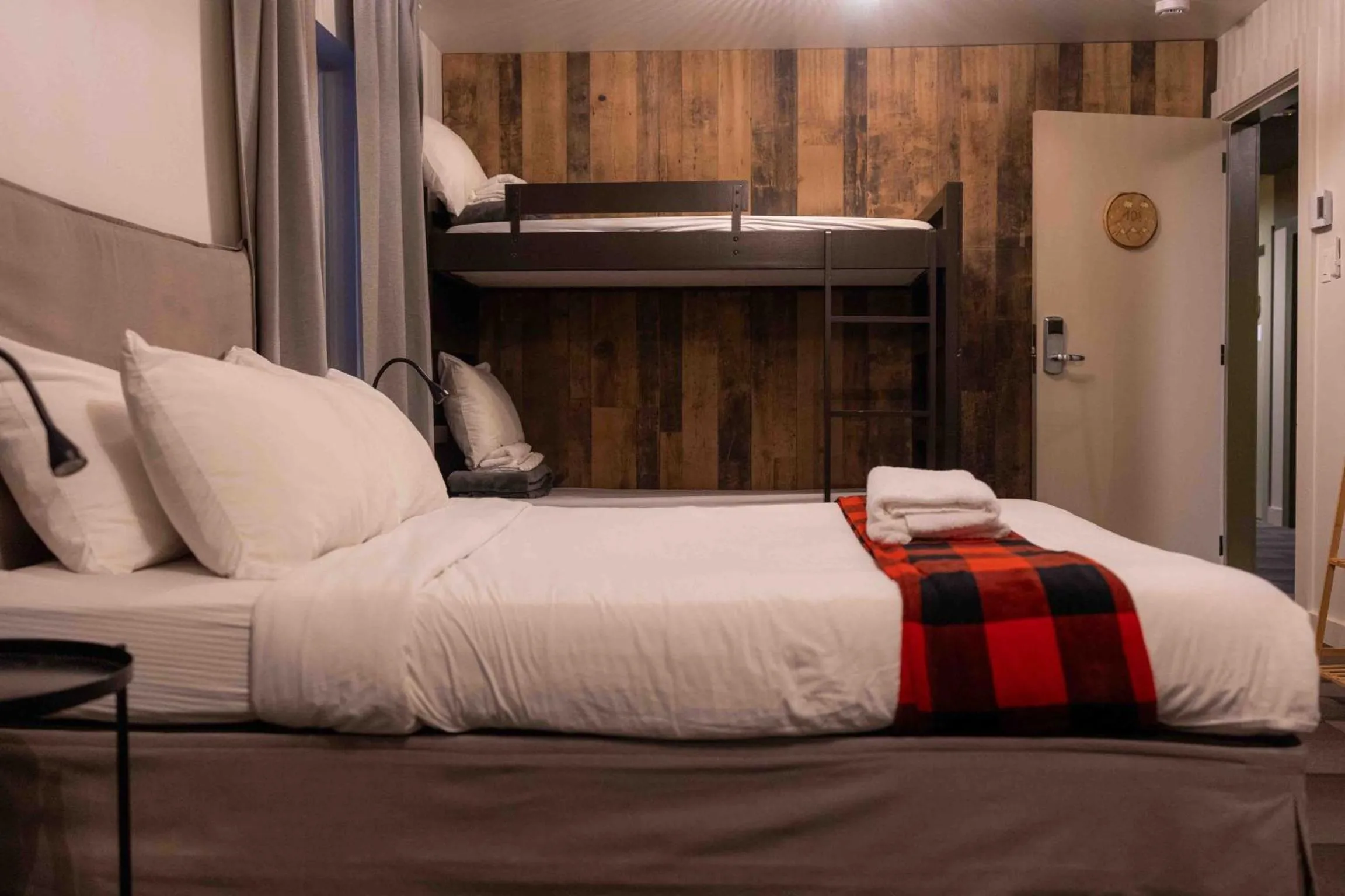 Bed in Auberge Manitonga