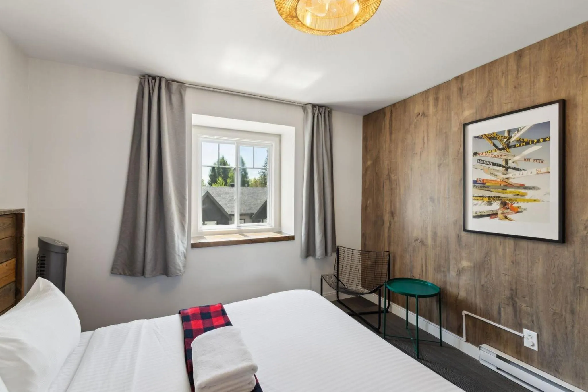 Bed in Auberge Manitonga