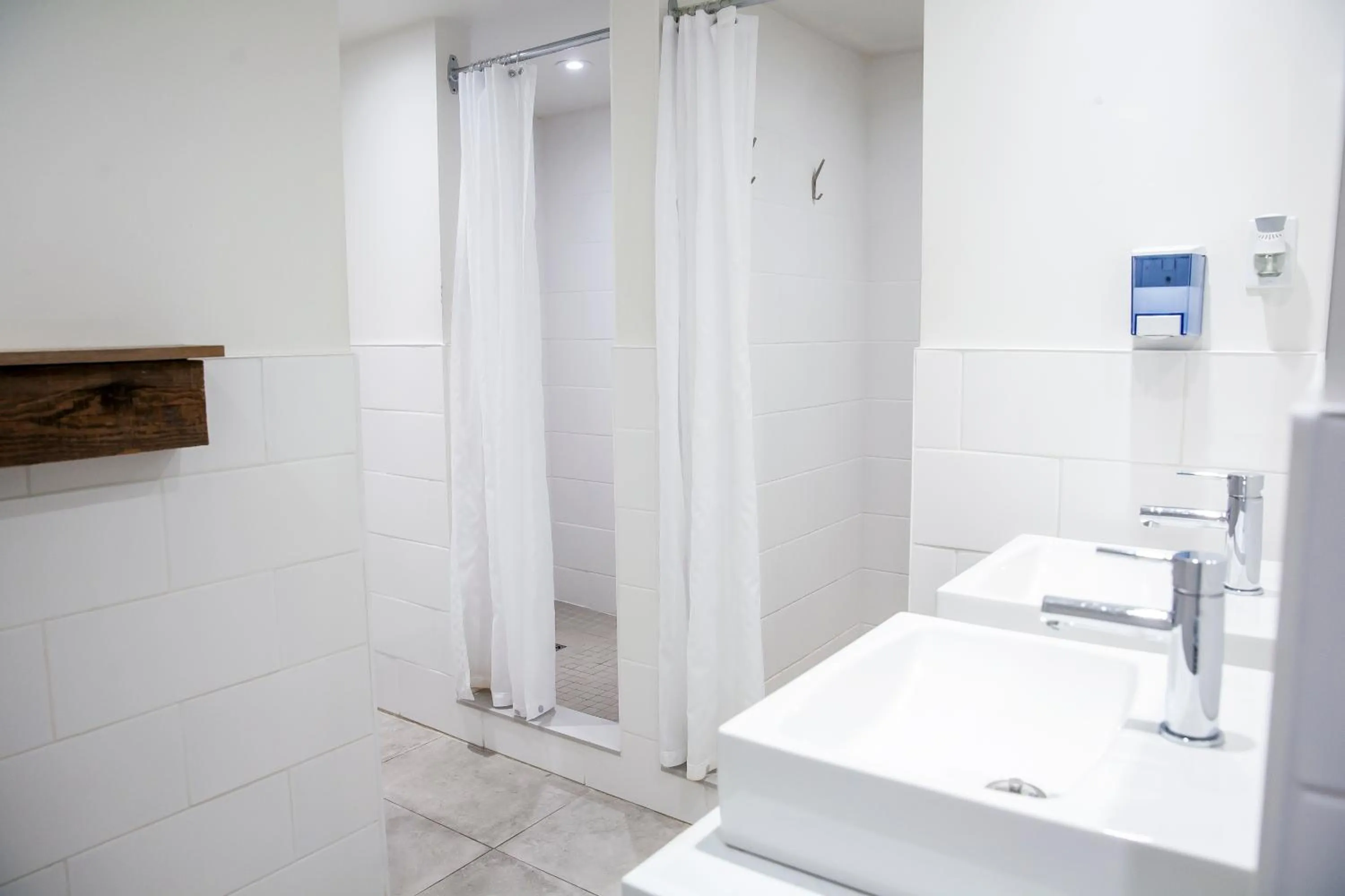 Shower in Auberge Manitonga