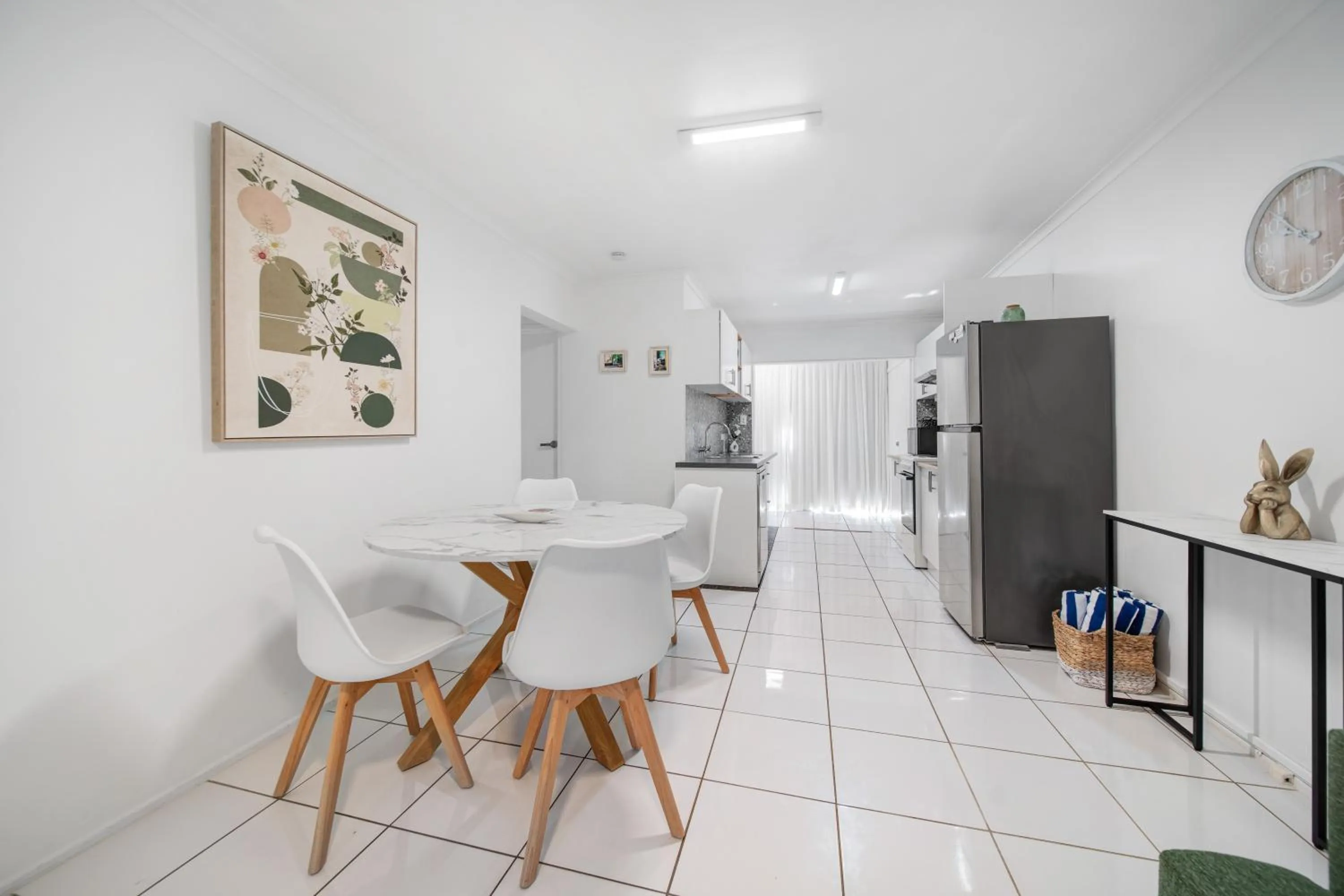 Dining area in Beachcomber Peregian Beach
