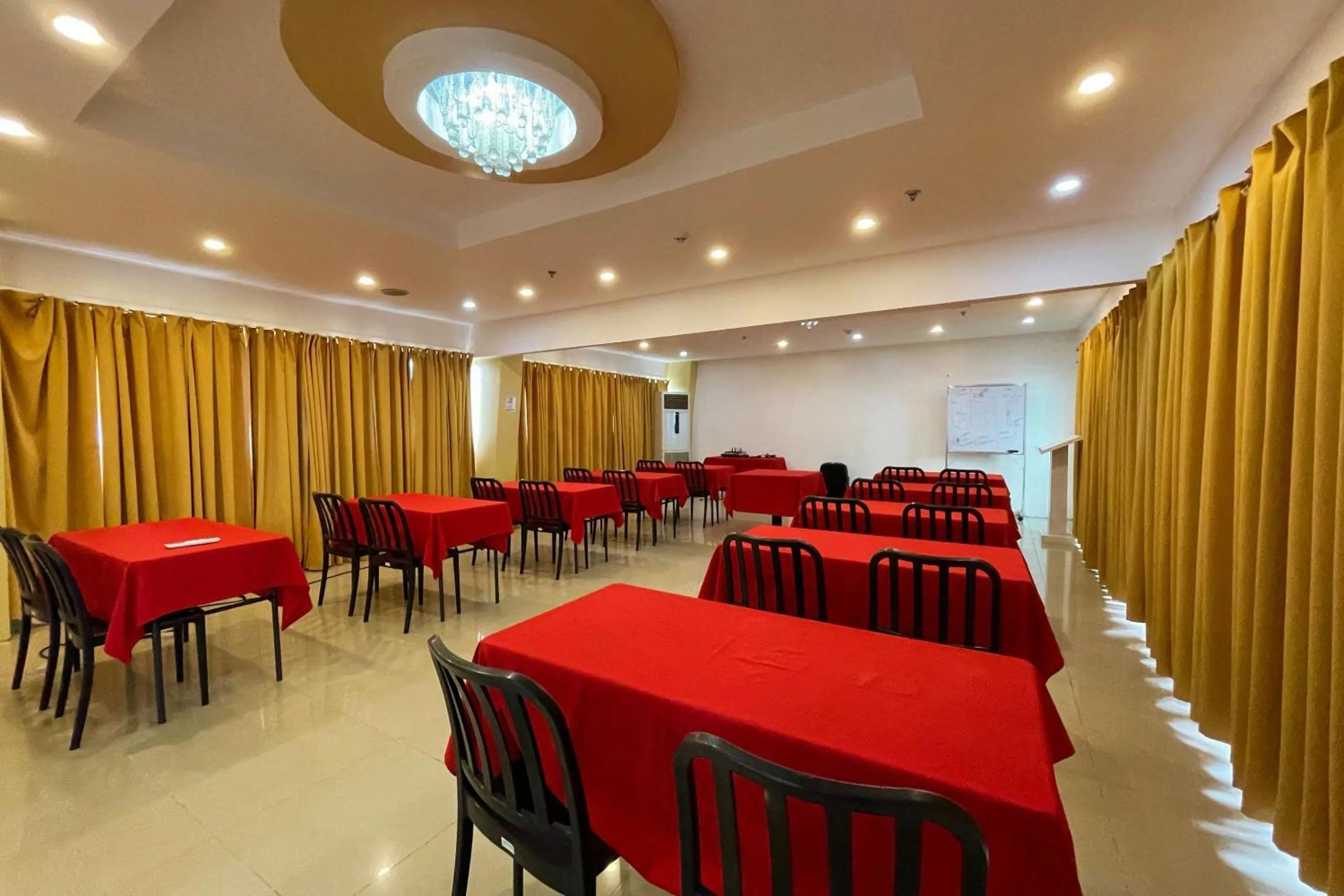 Banquet/Function facilities in Diamond Spring Hotel Angeles