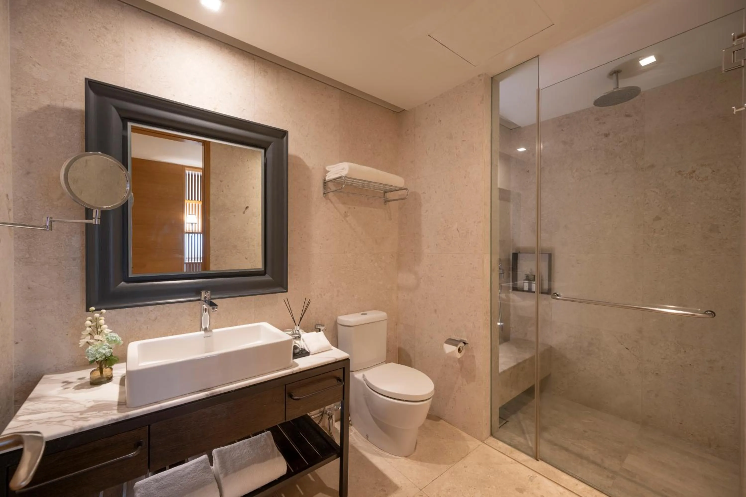 Bathroom in Lanson Place Bukit Ceylon