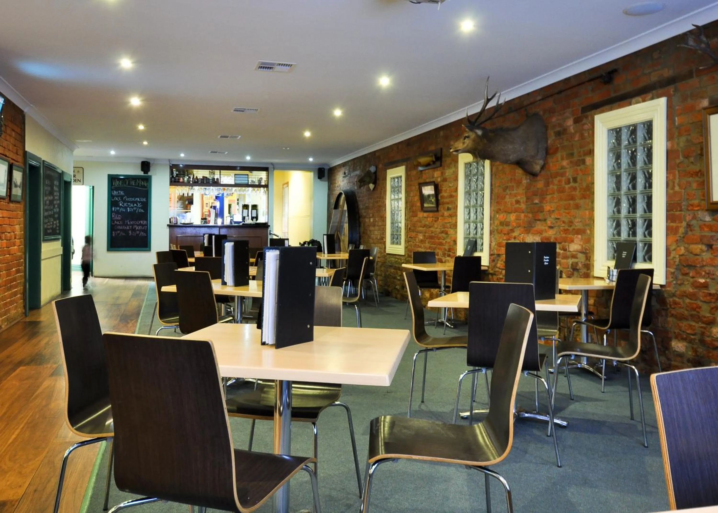 Restaurant/places to eat in Poachers Paradise