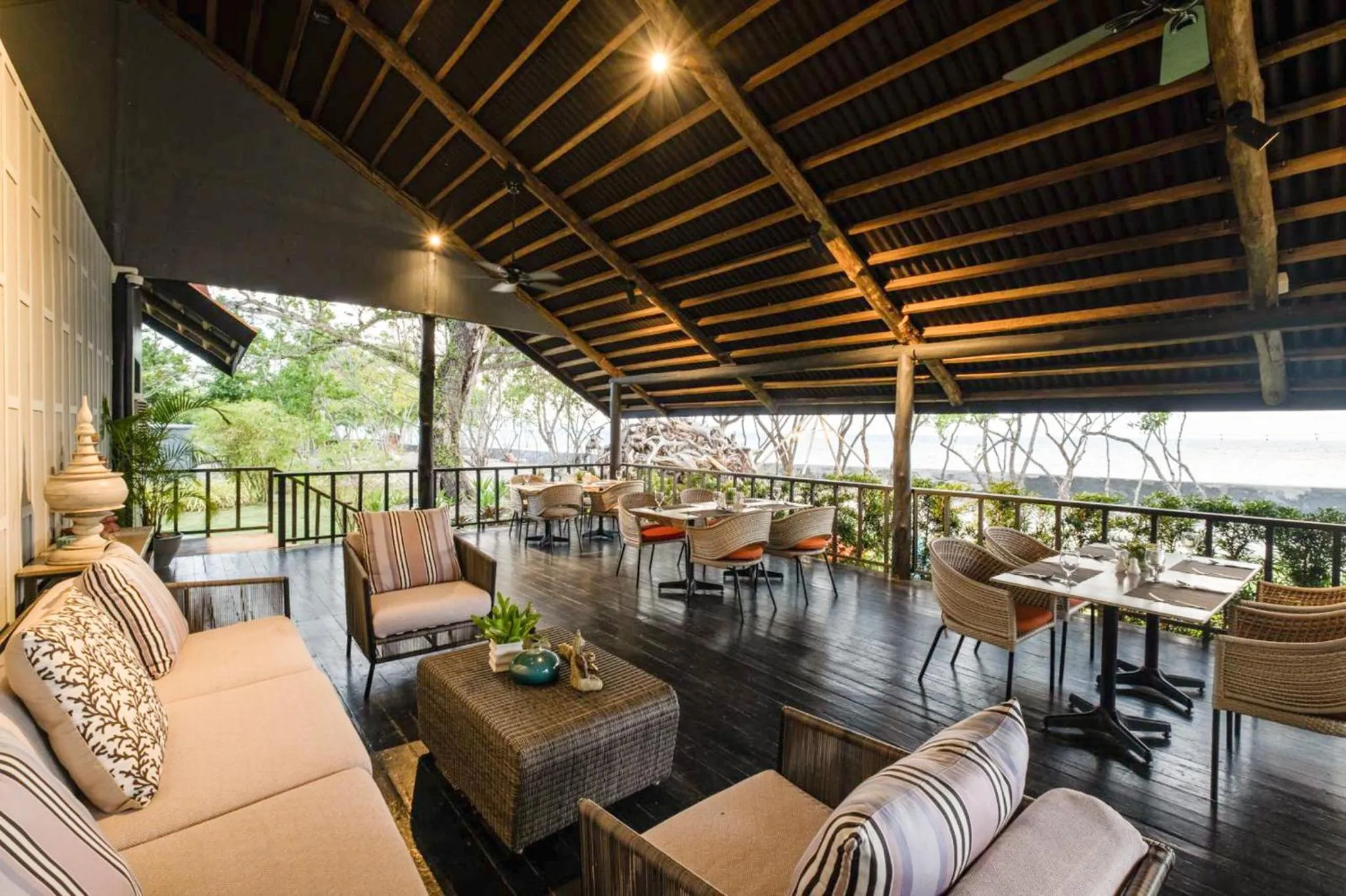 Restaurant/places to eat in Dusit Thani Lubi Plantation Resort