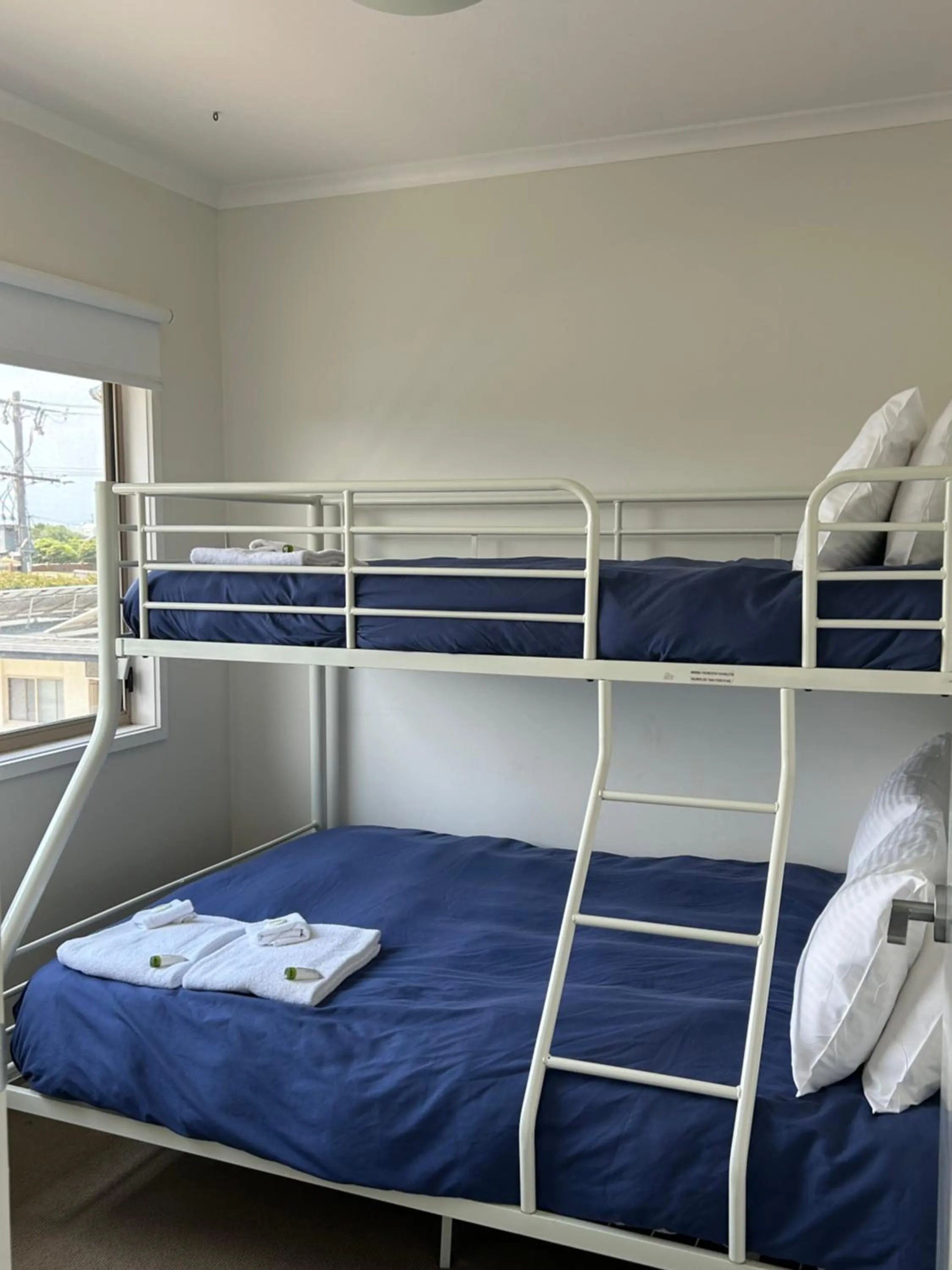 Bedroom, Bed in Portarlington Beach Motel