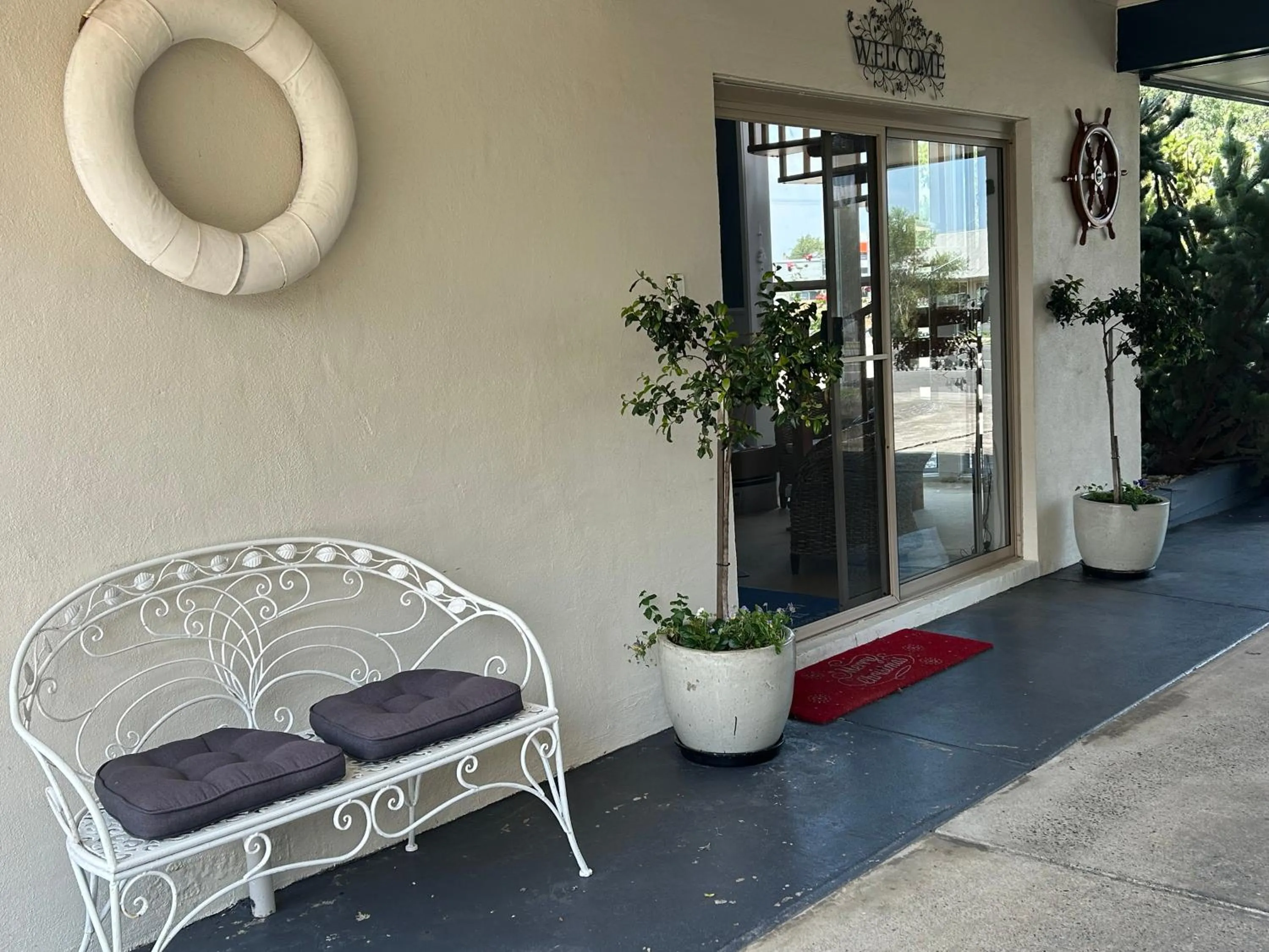 Property building in Portarlington Beach Motel