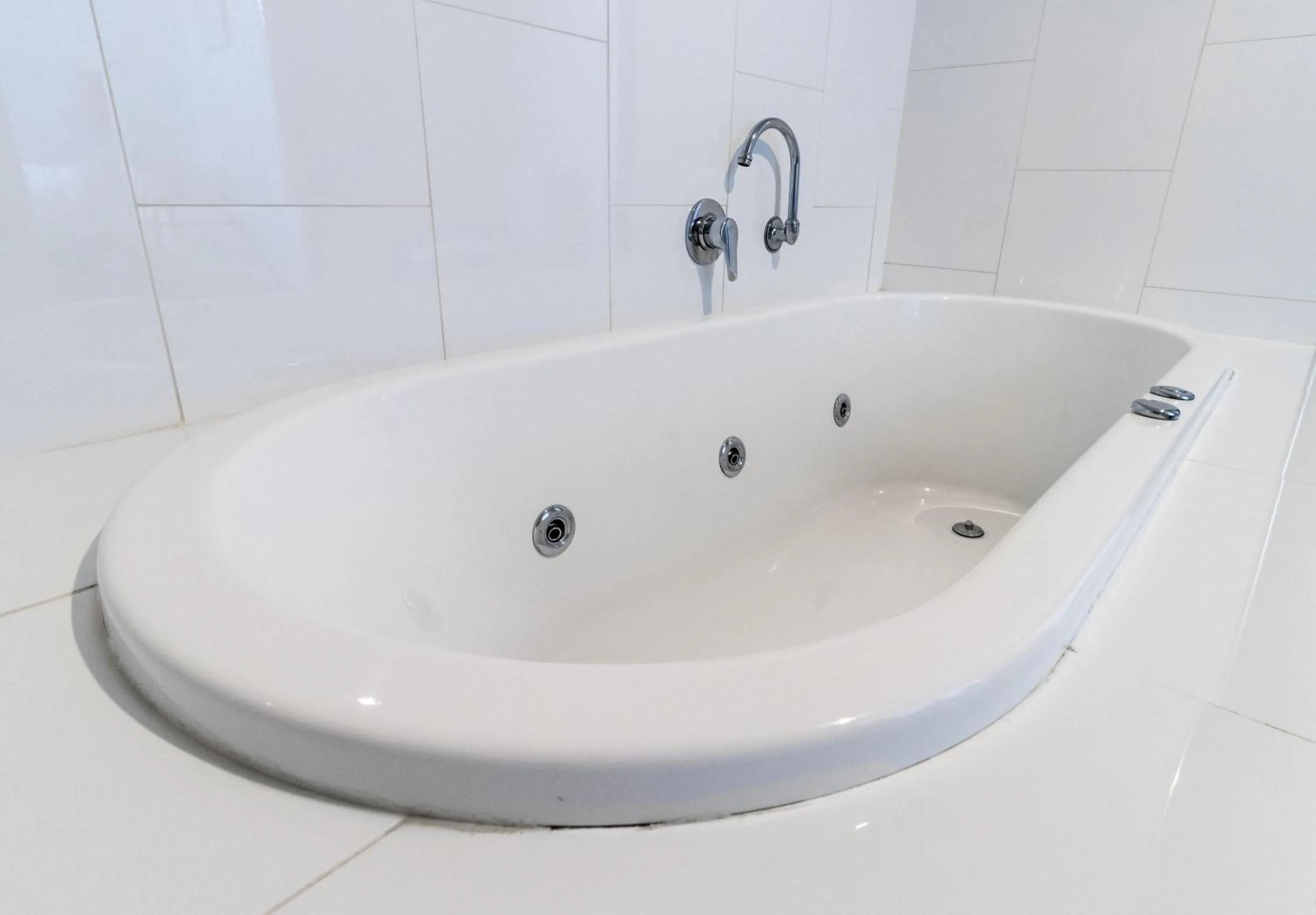 Bath in Portarlington Beach Motel