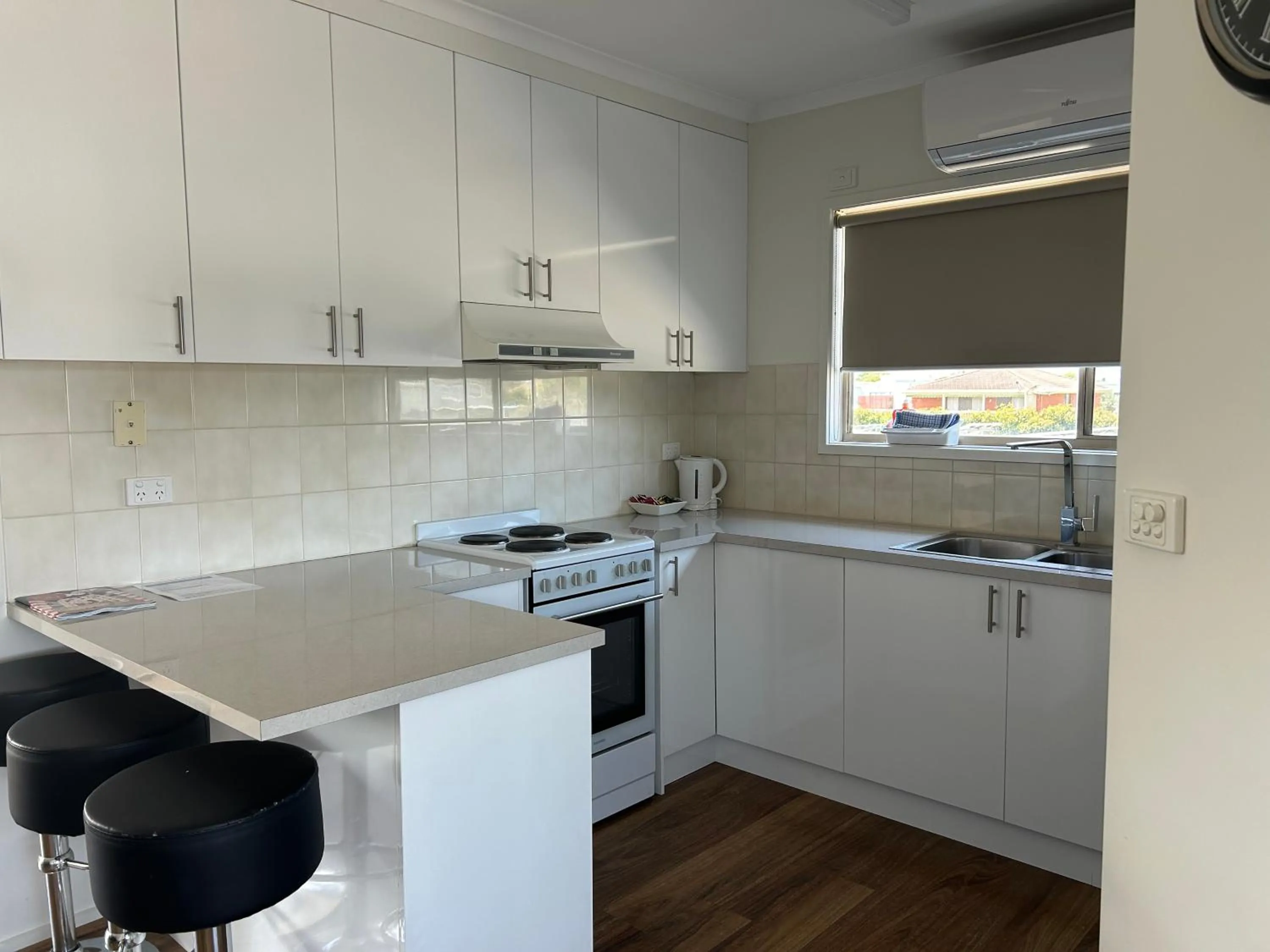 Kitchen or kitchenette in Portarlington Beach Motel