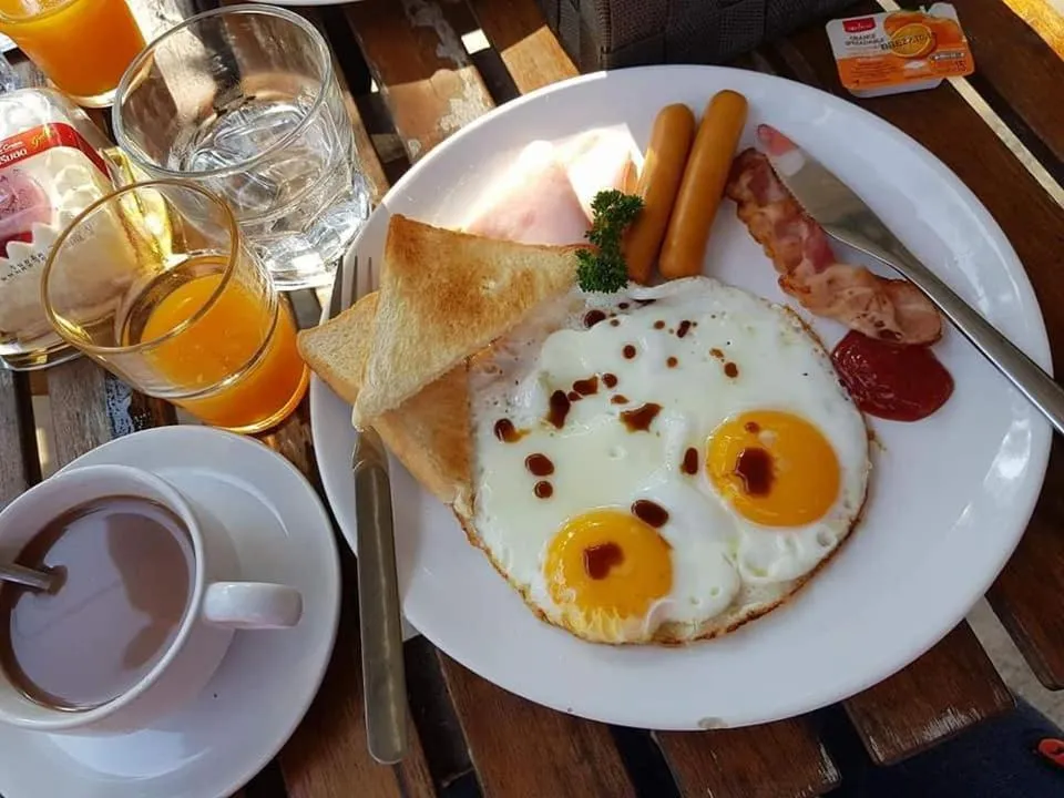 Breakfast in The Curve Residence