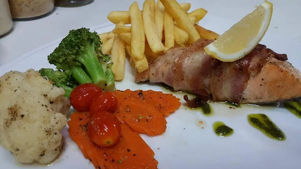 Restaurant/places to eat in The Curve Residence