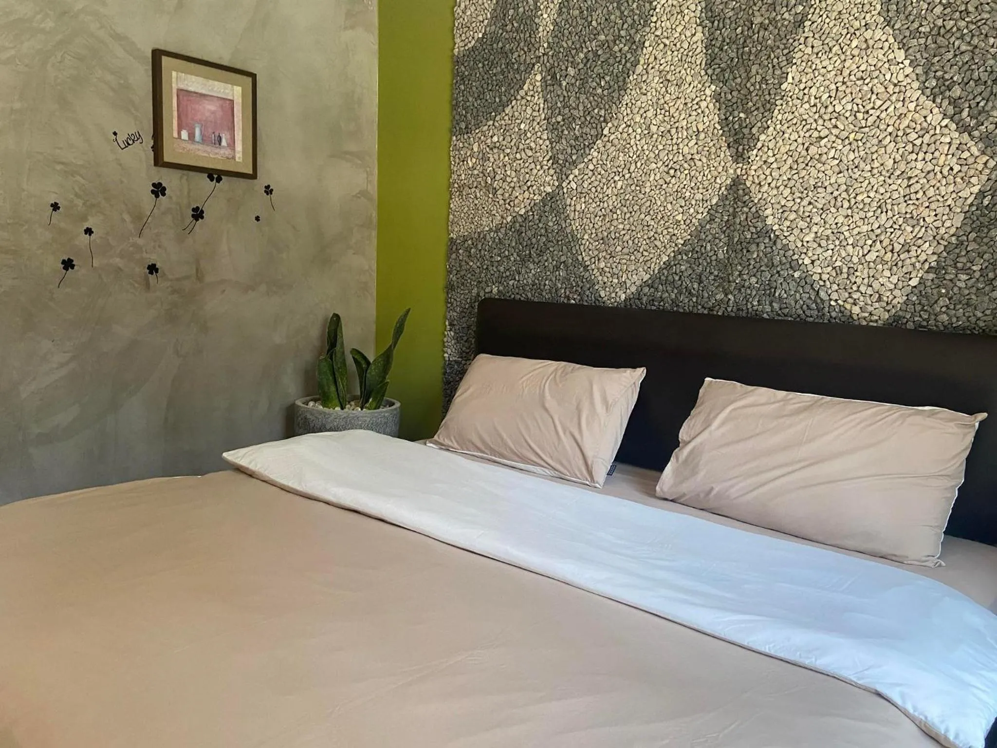 Bed in The Curve Residence