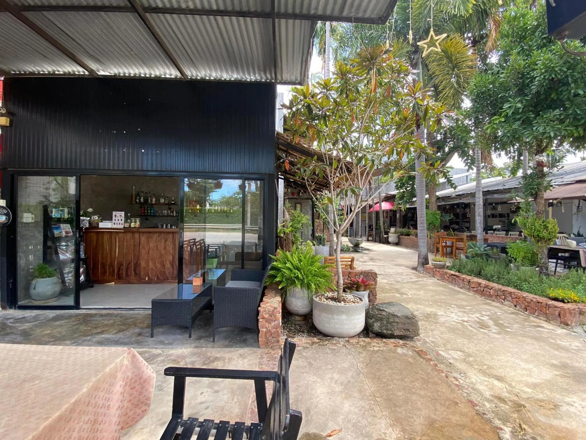 Restaurant/places to eat in The Curve Residence