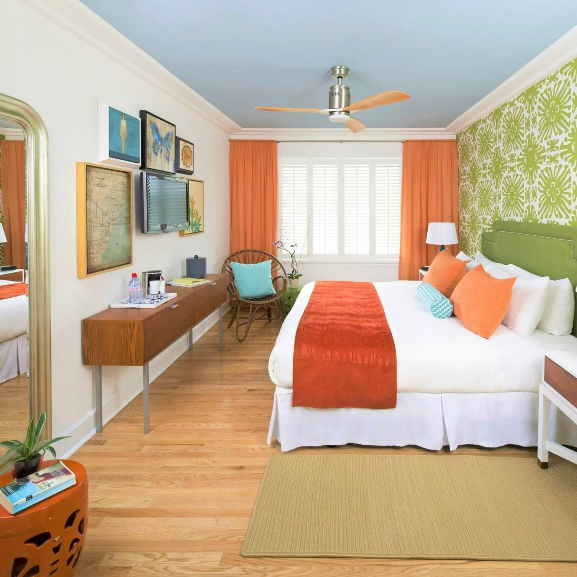 Photo of the whole room, Bed in Circa 39 Miami Beach