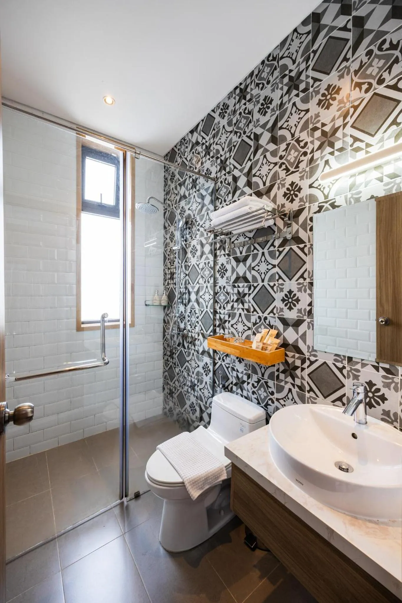 Toilet in Canary Dalat Hotel