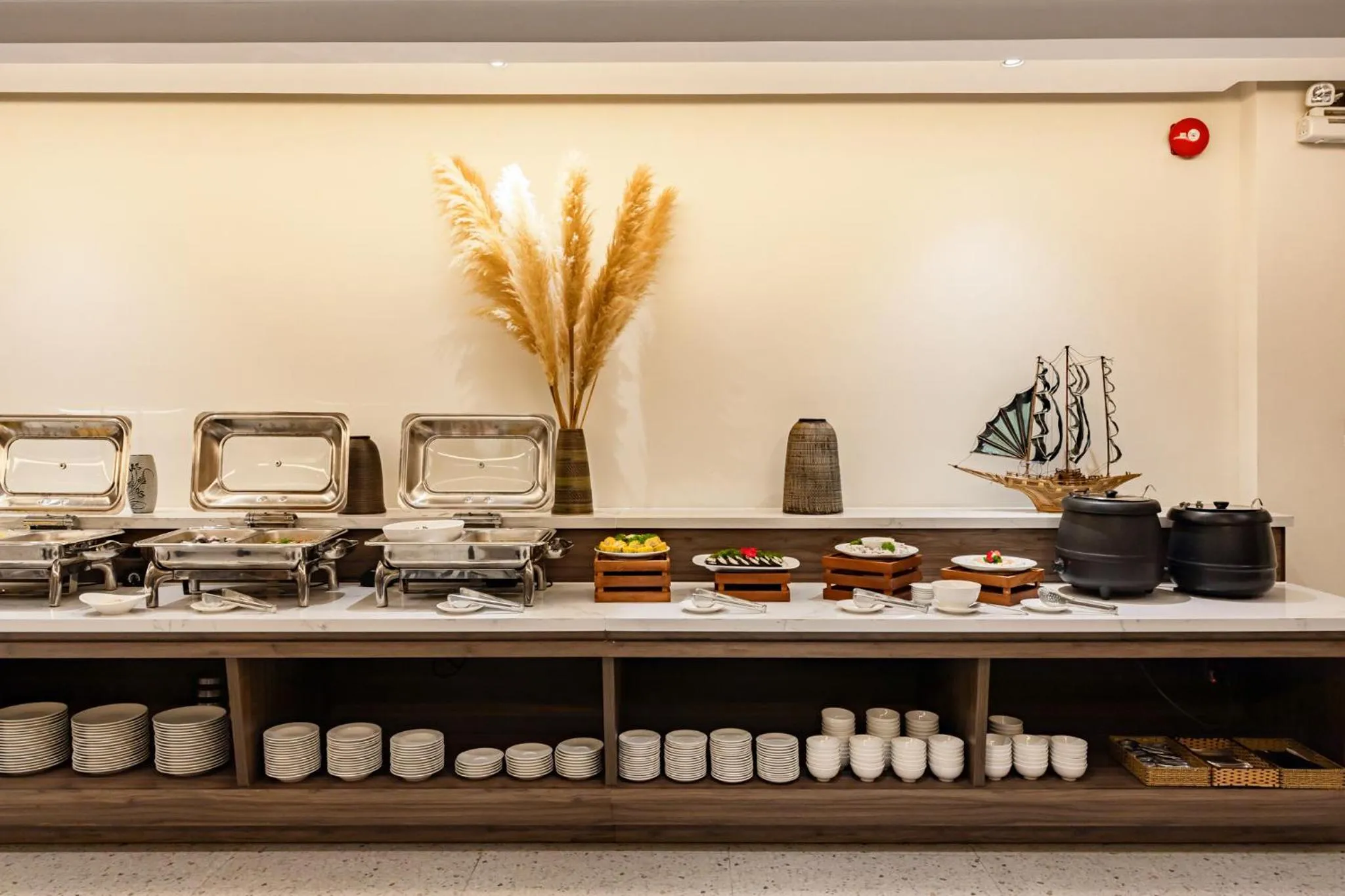 Restaurant/places to eat in Canary Dalat Hotel