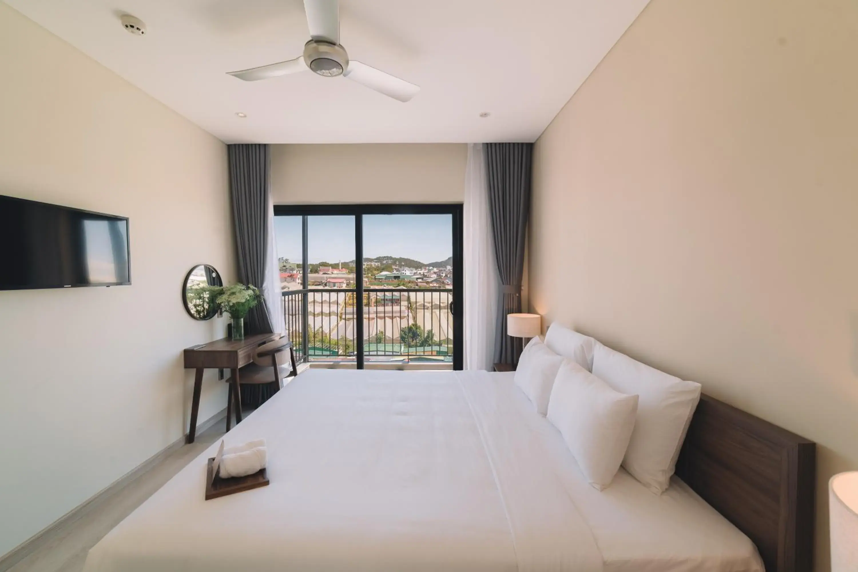 Deluxe Double Room in Canary Dalat Hotel Deluxe Double Room in Canary Dalat Hotel