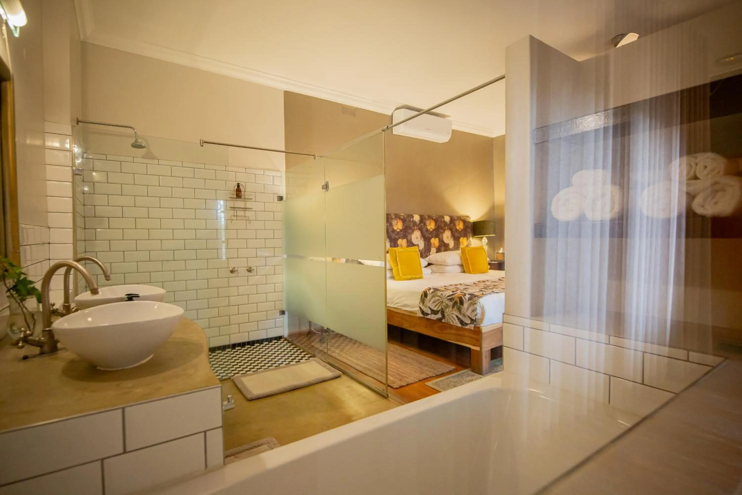 Shower in Droombos Boutique Hotel