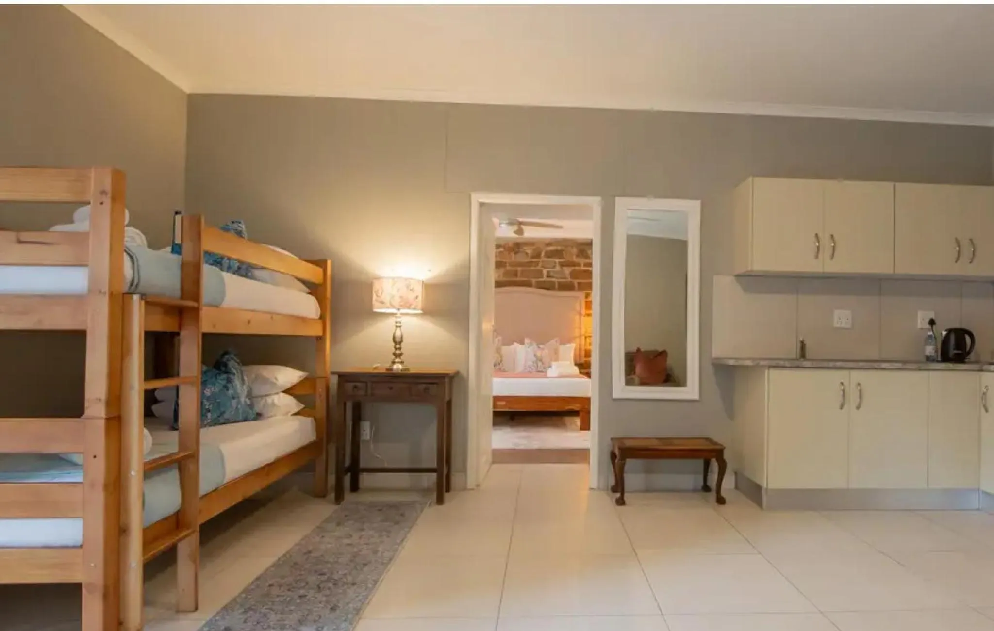 Kitchen or kitchenette, Bed in Droombos Boutique Hotel