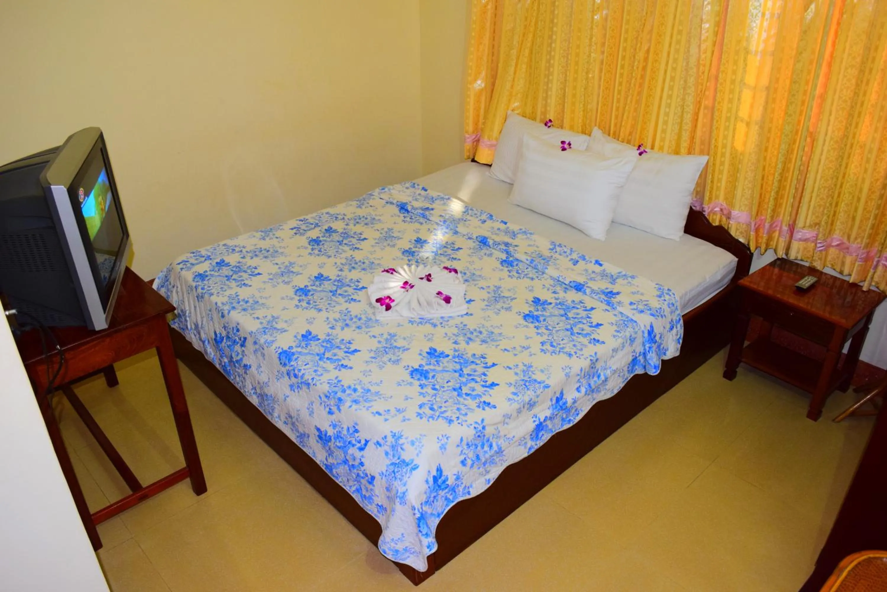 Photo of the whole room, Bed in Okay Guesthouse Siem Reap