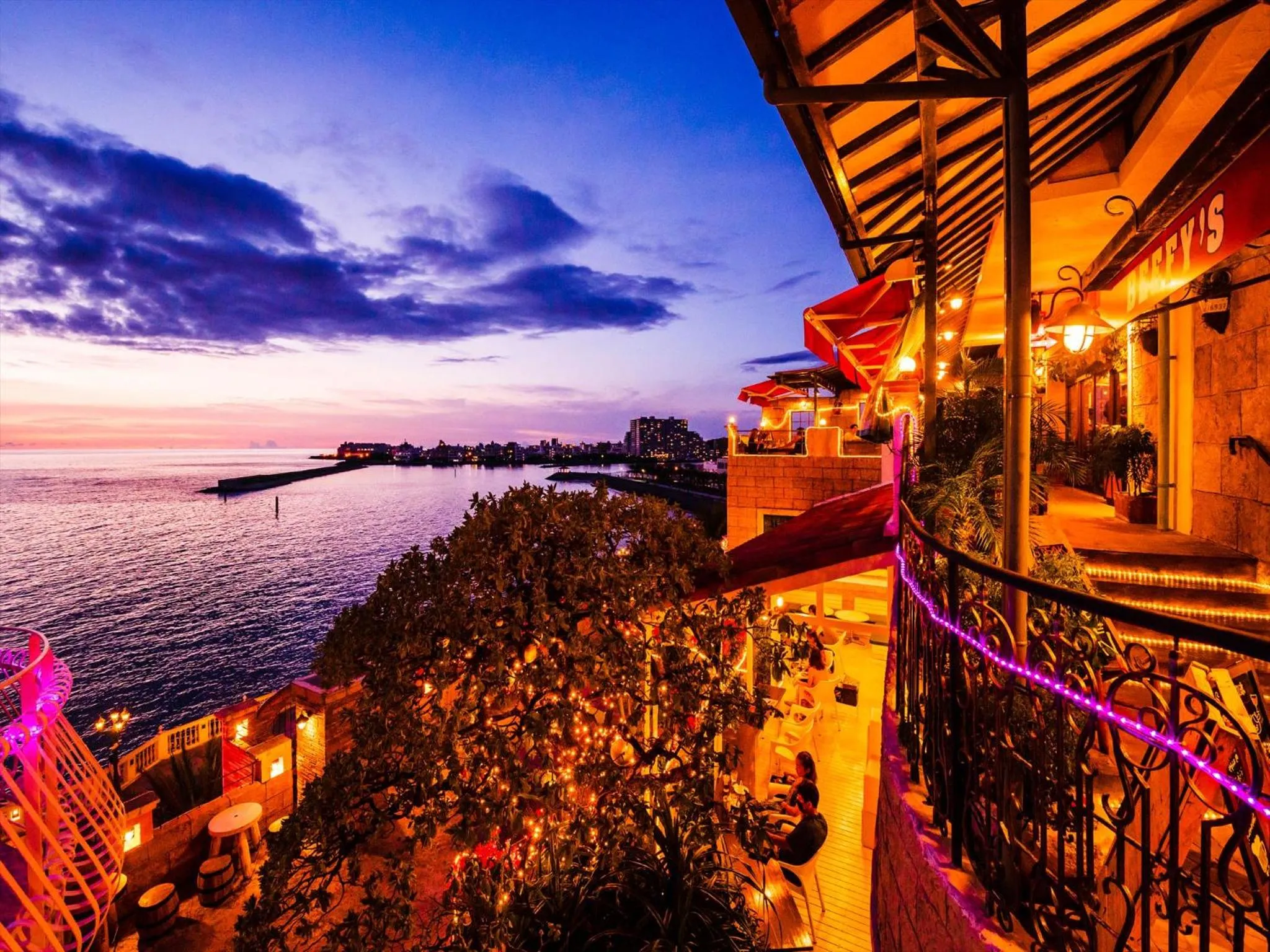 Nearby landmark in Hotel Sunset American