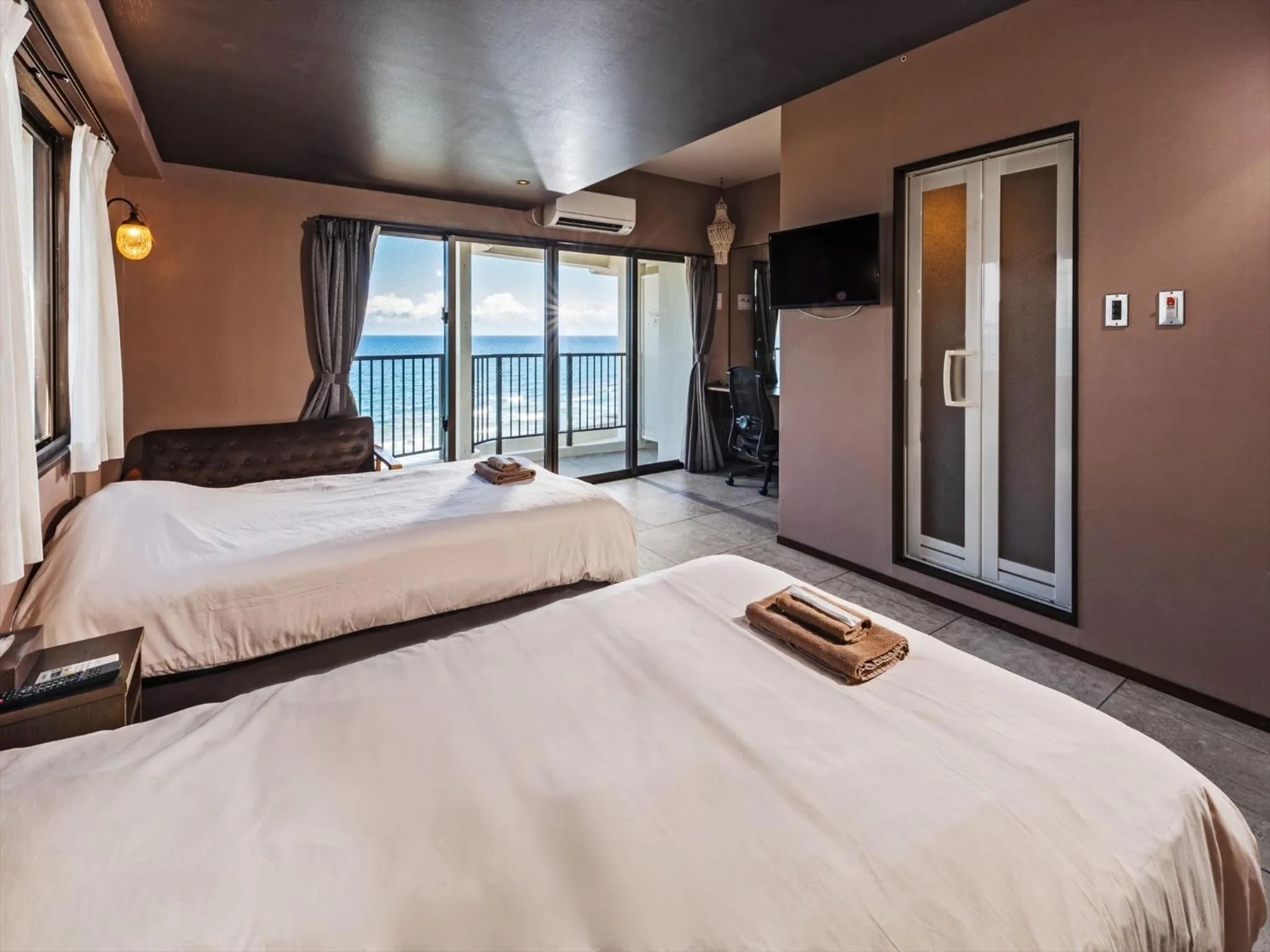 Bed in Hotel Sunset American