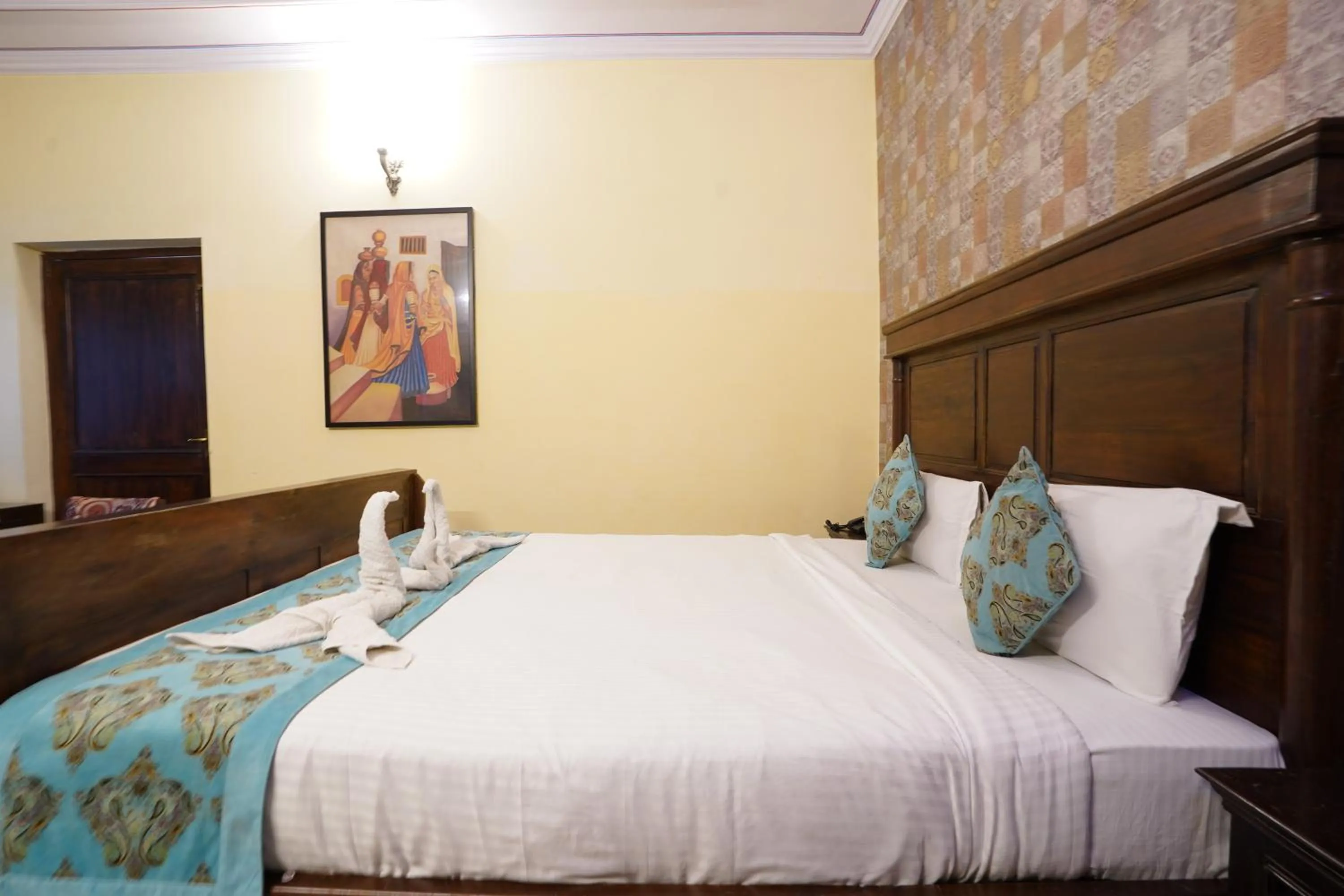Bed in Hotel Radoli House - A Heritage Hotel
