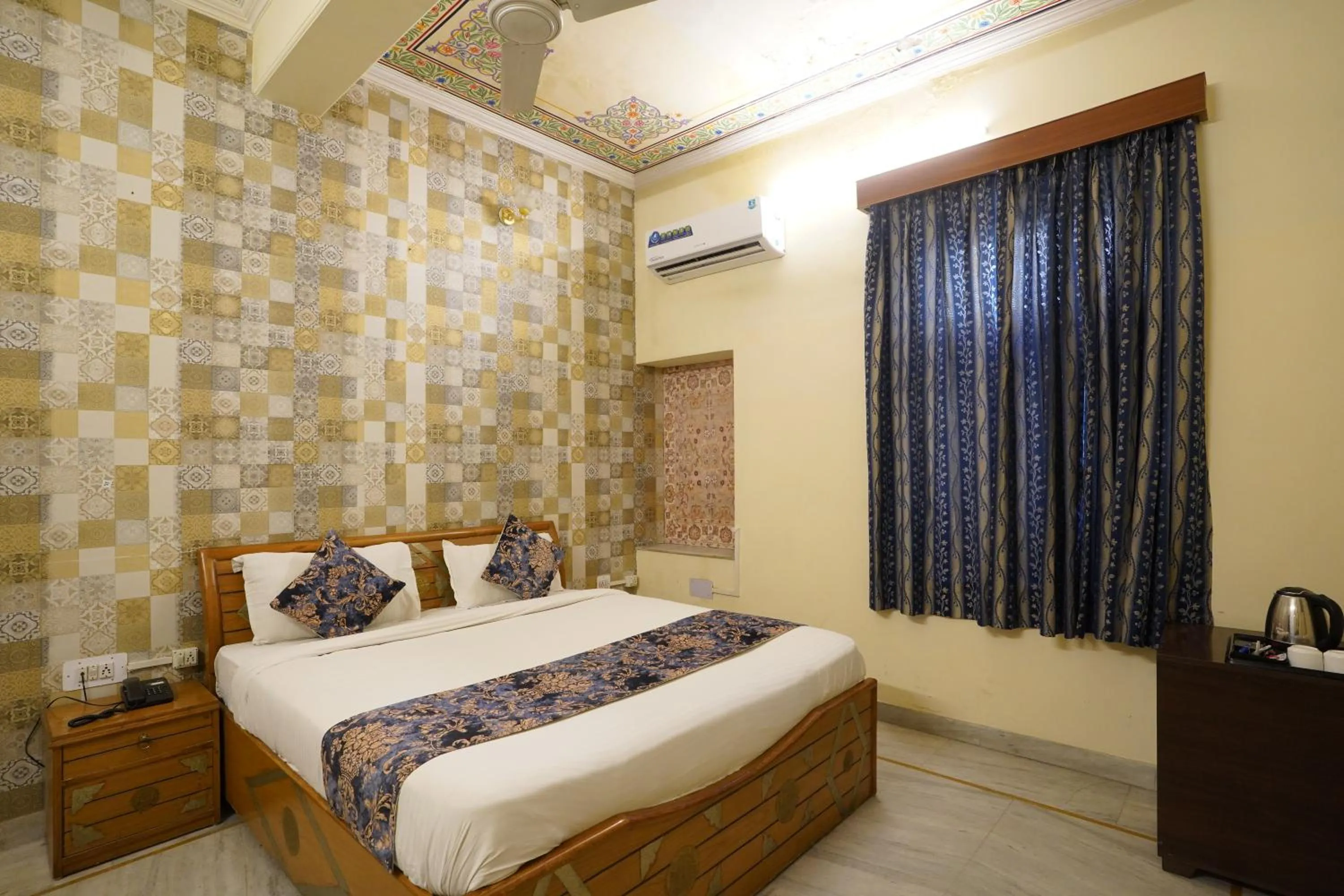 Photo of the whole room, Bed in Hotel Radoli House - A Heritage Hotel