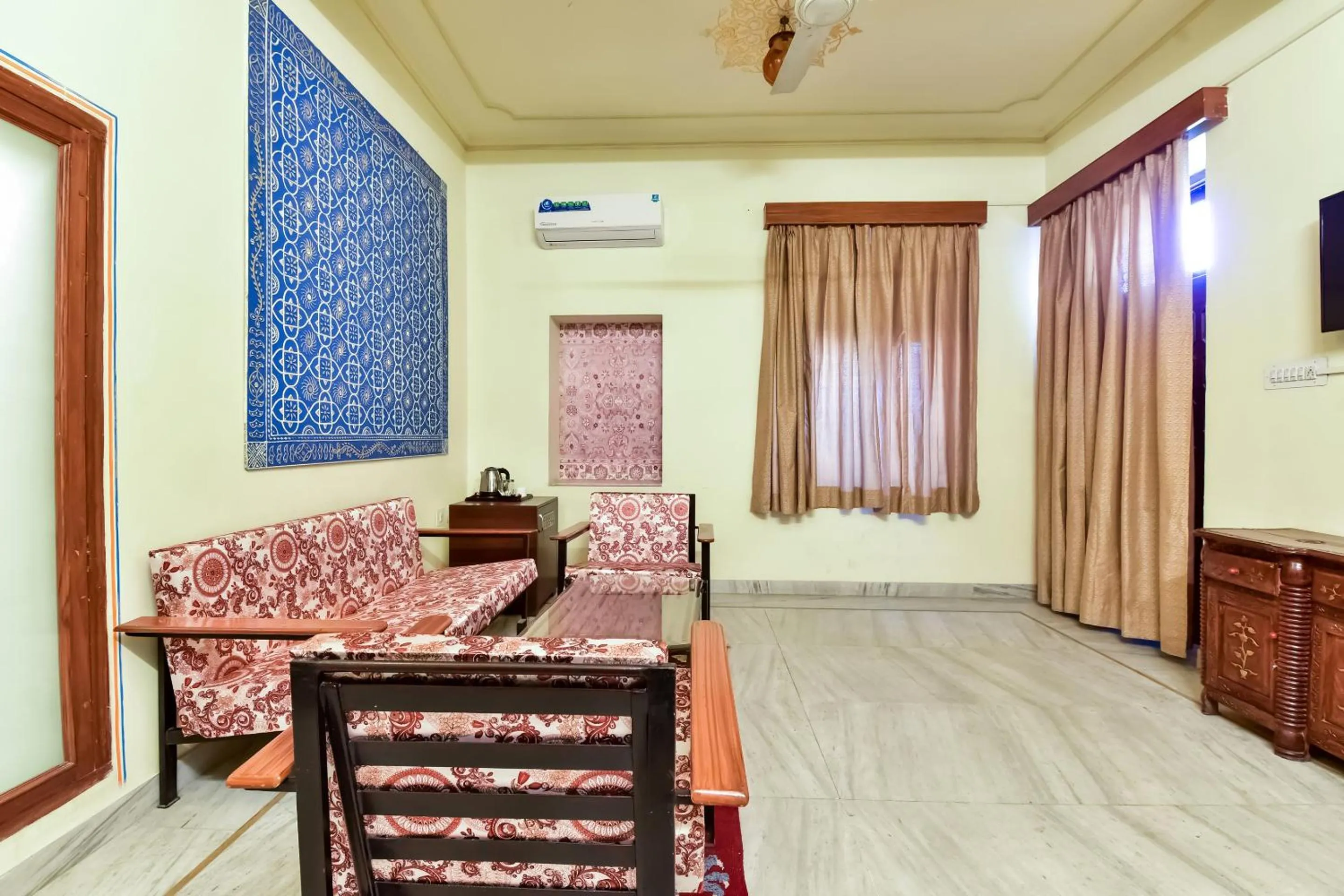 Living room in Hotel Radoli House - A Heritage Hotel