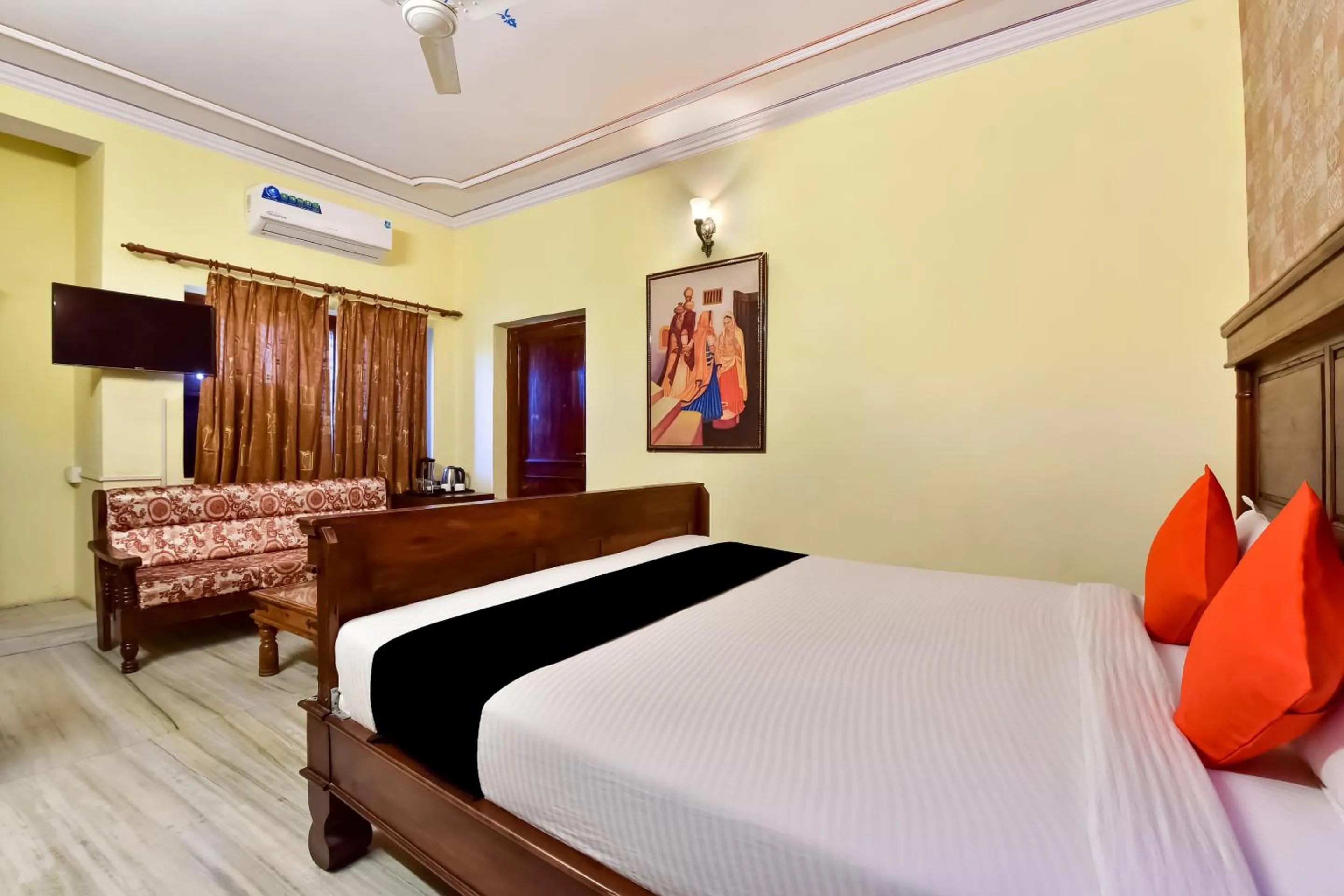 Bedroom, Bed in Hotel Radoli House - A Heritage Hotel