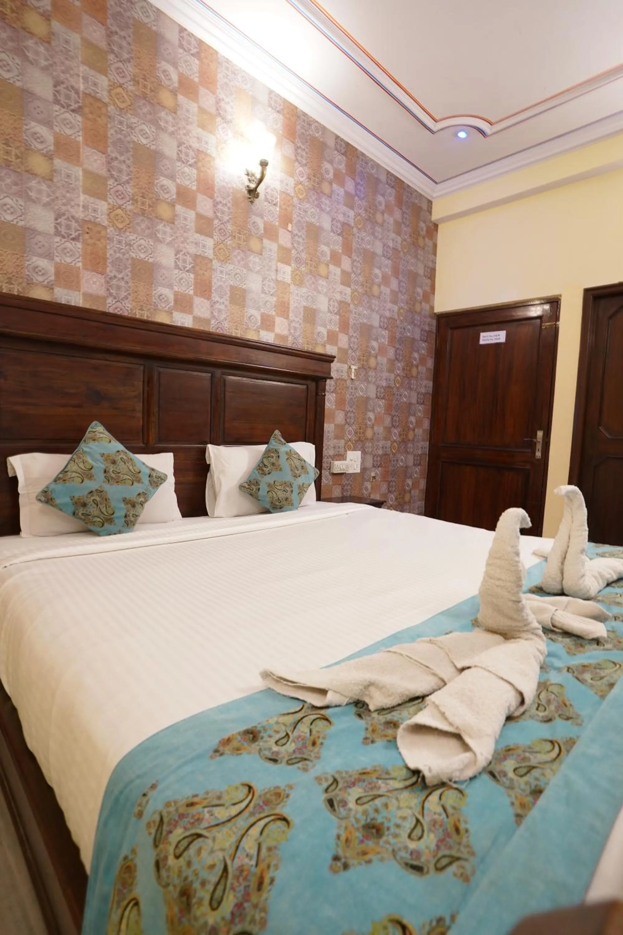 Bed in Hotel Radoli House - A Heritage Hotel