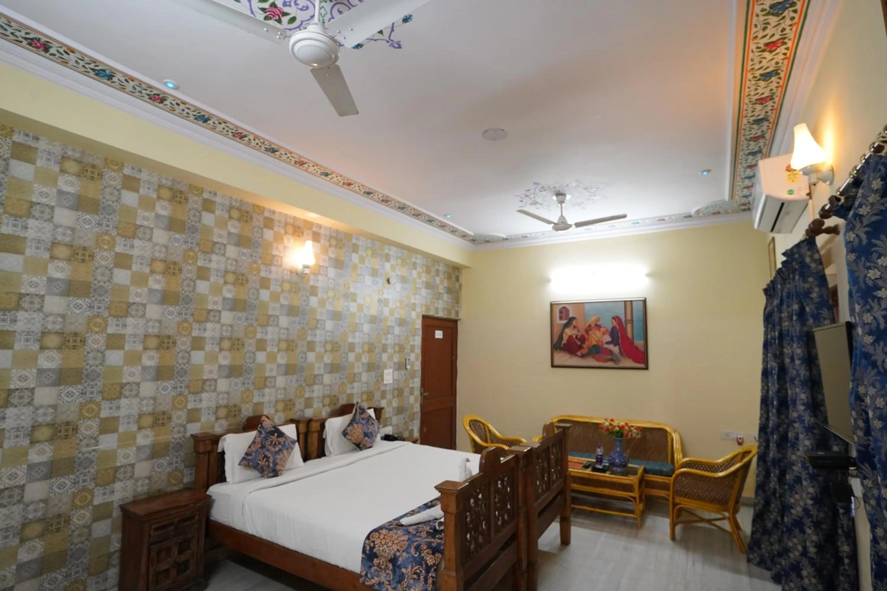 Photo of the whole room, Bed in Hotel Radoli House - A Heritage Hotel