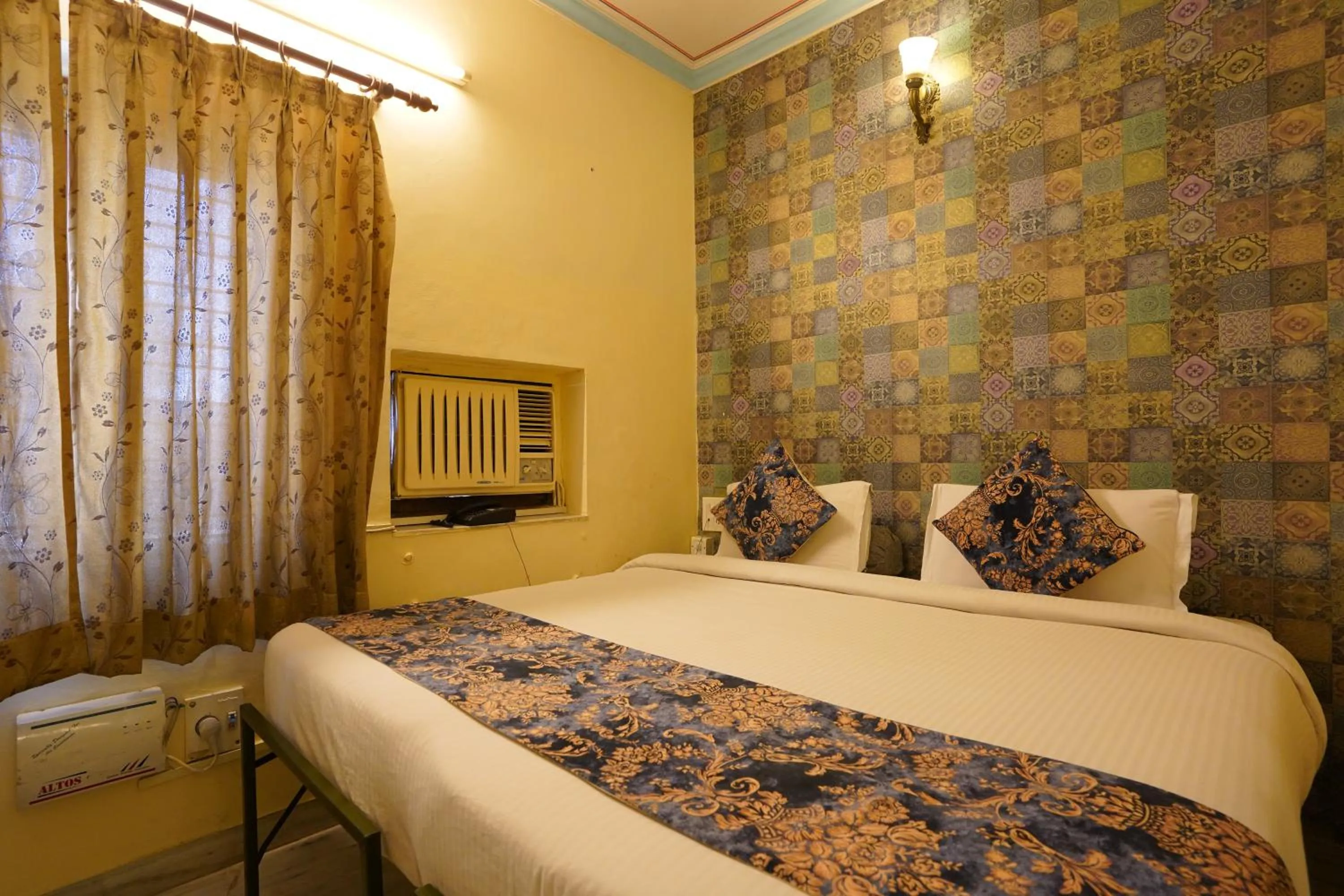 Photo of the whole room, Bed in Hotel Radoli House - A Heritage Hotel