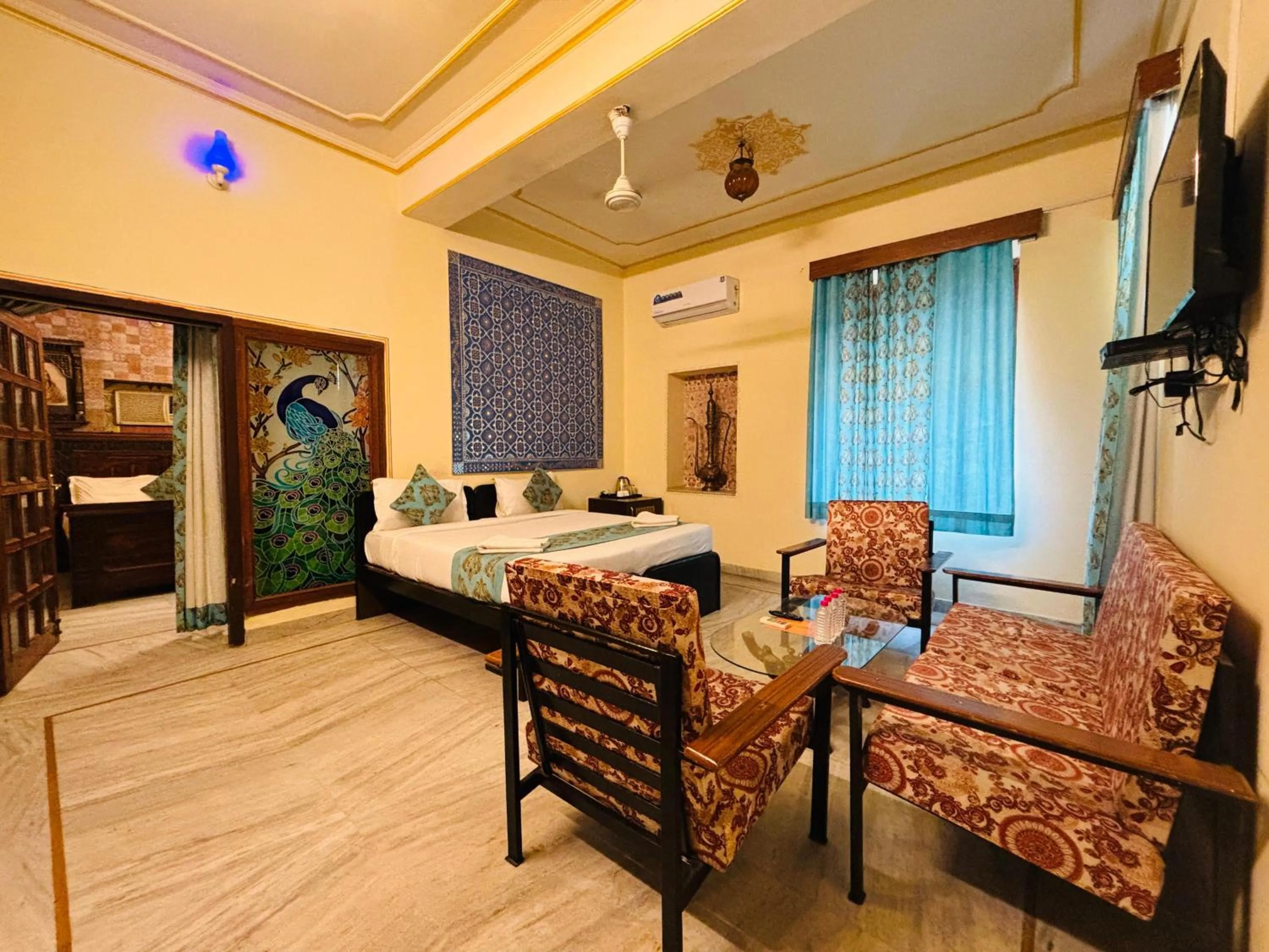 Bed in Hotel Radoli House - A Heritage Hotel