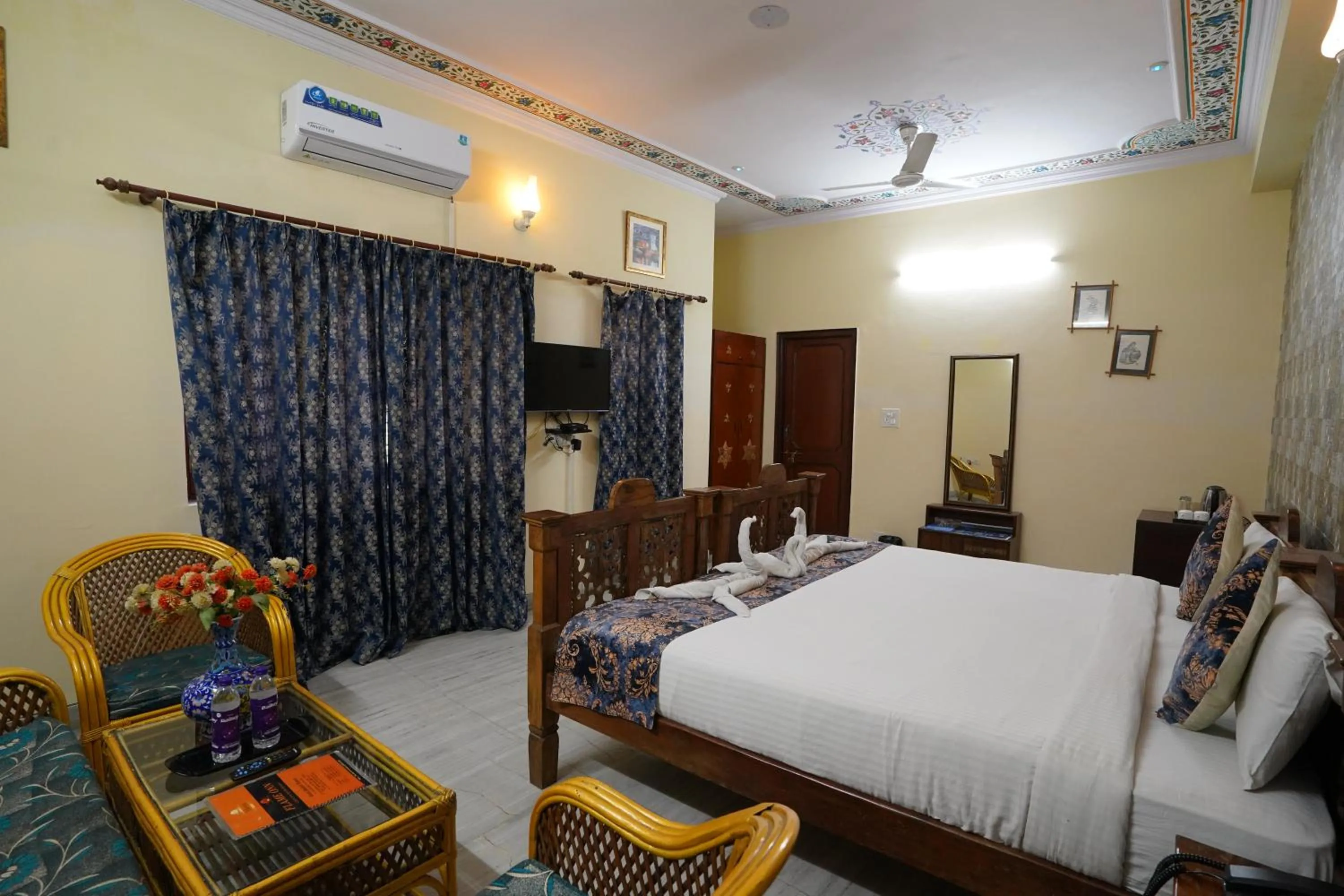 Photo of the whole room, Bed in Hotel Radoli House - A Heritage Hotel