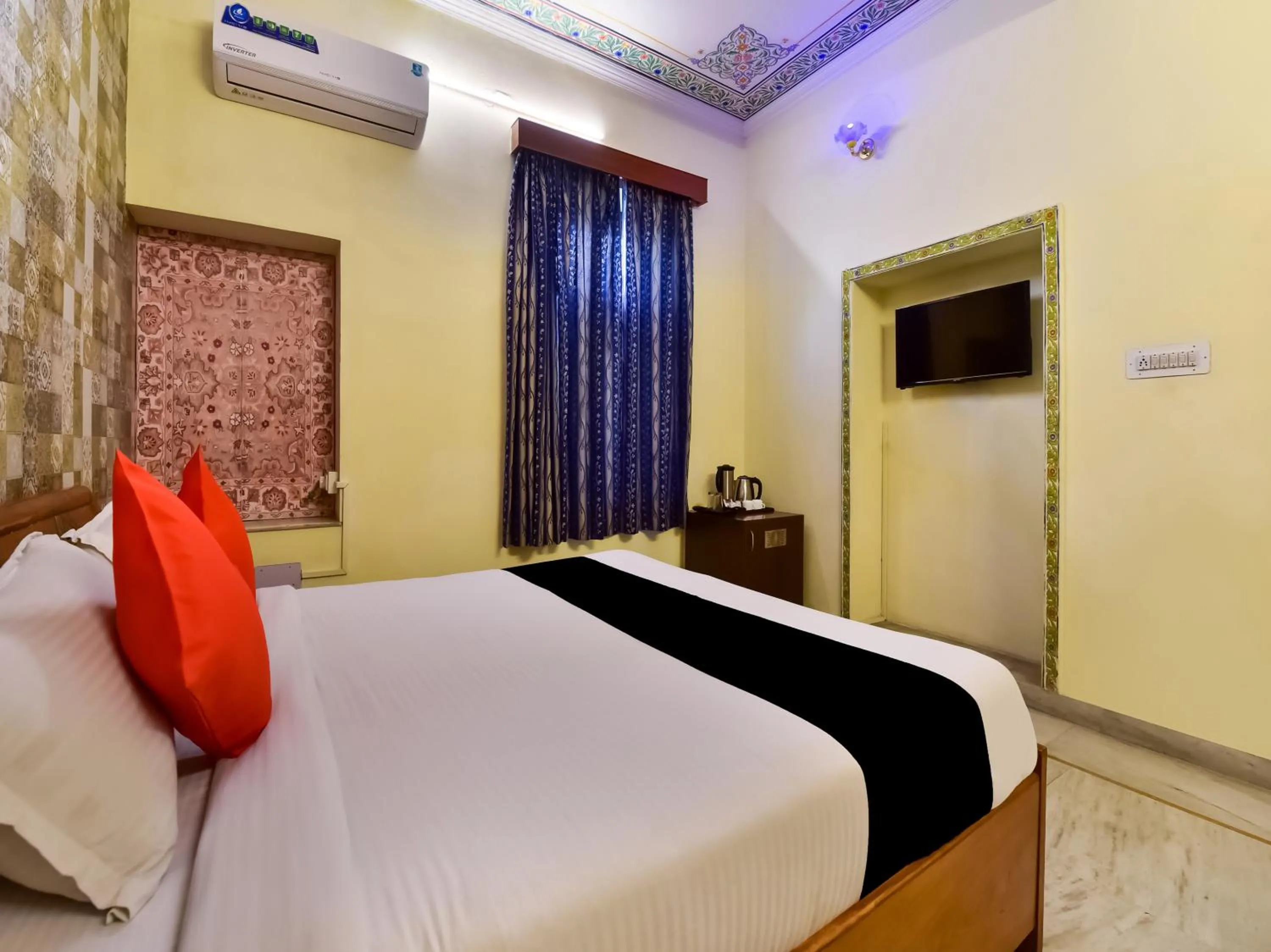 Bedroom, Bed in Hotel Radoli House - A Heritage Hotel