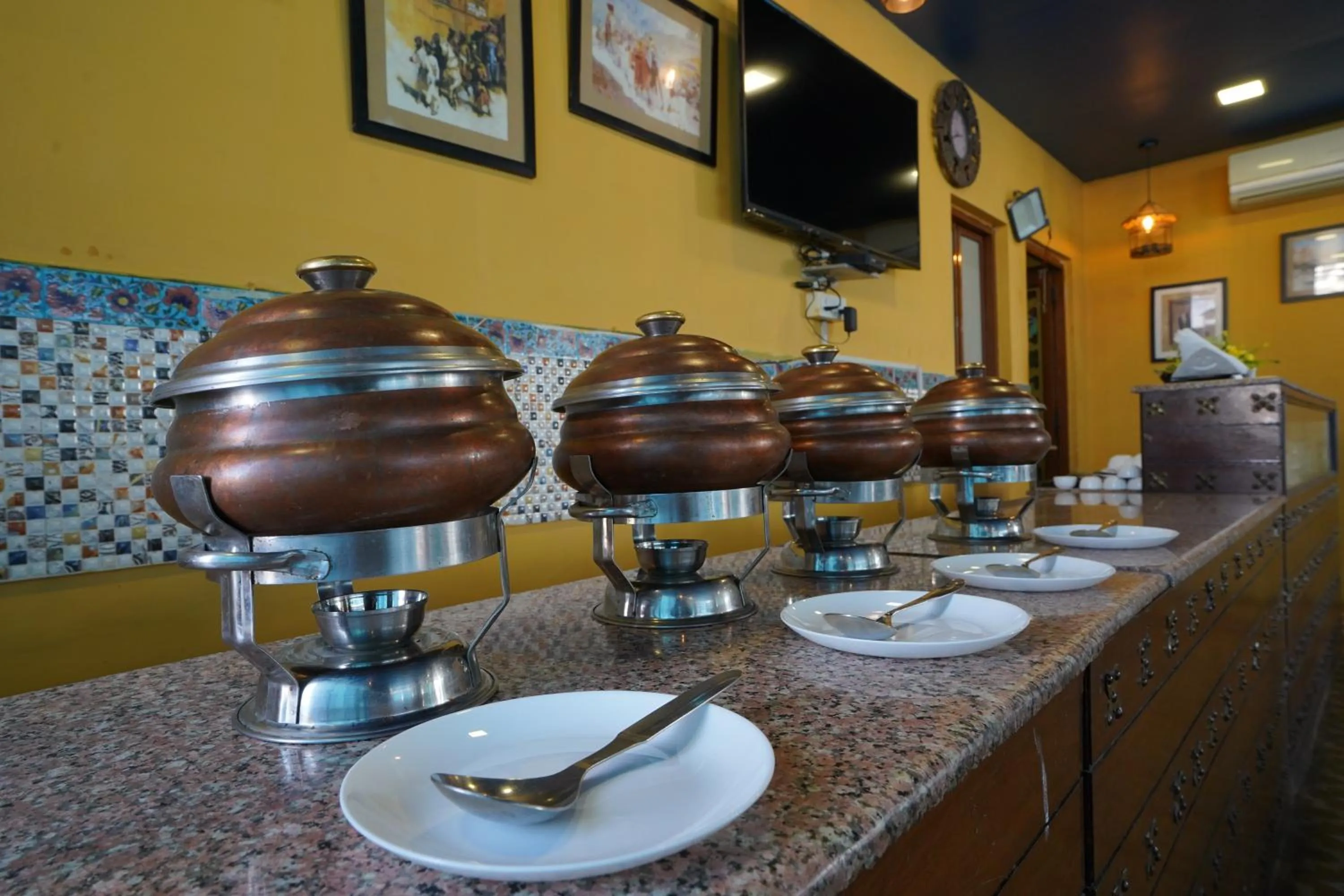 Food and drinks in Hotel Radoli House - A Heritage Hotel