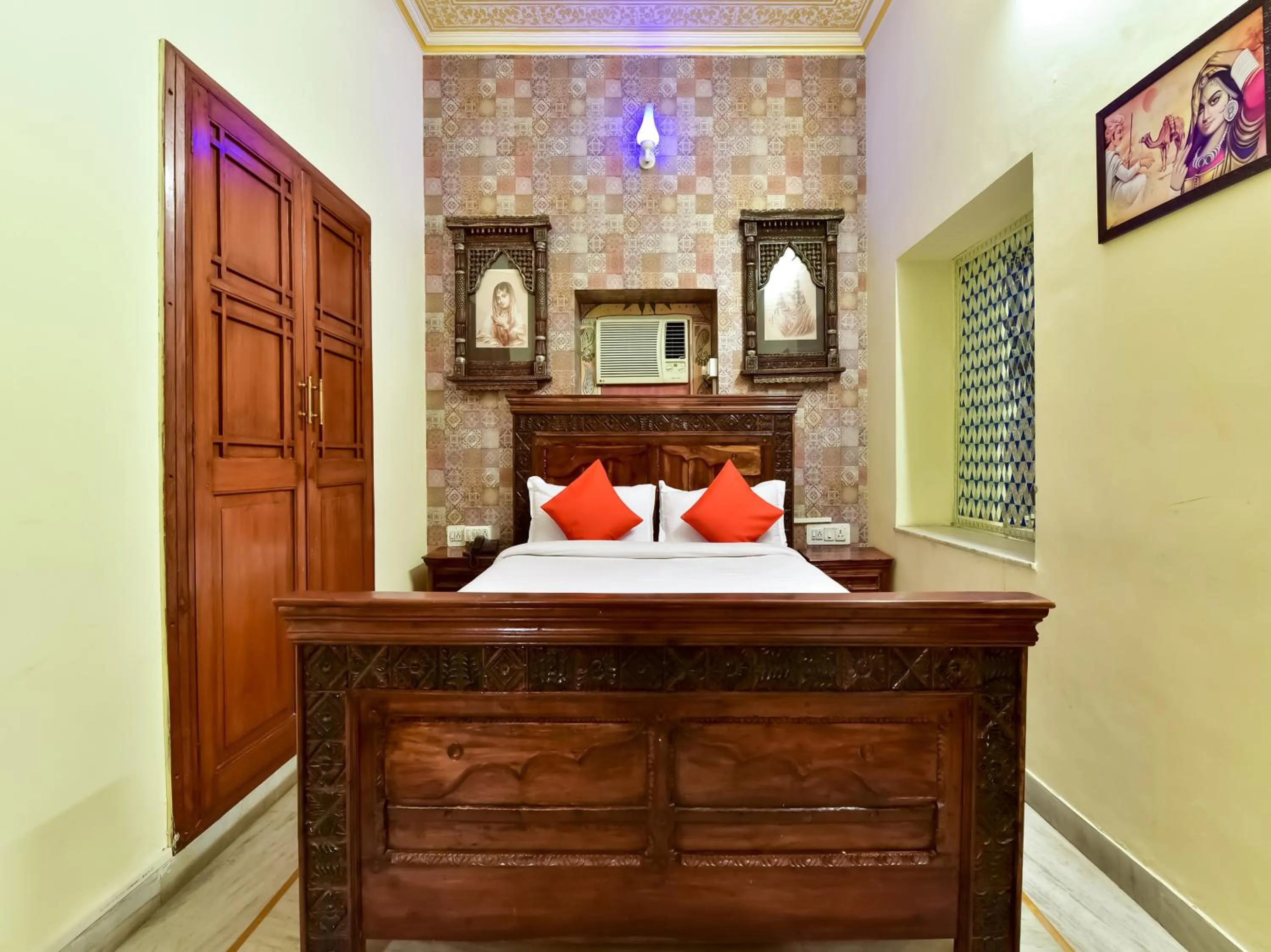 Bedroom, Bed in Hotel Radoli House - A Heritage Hotel