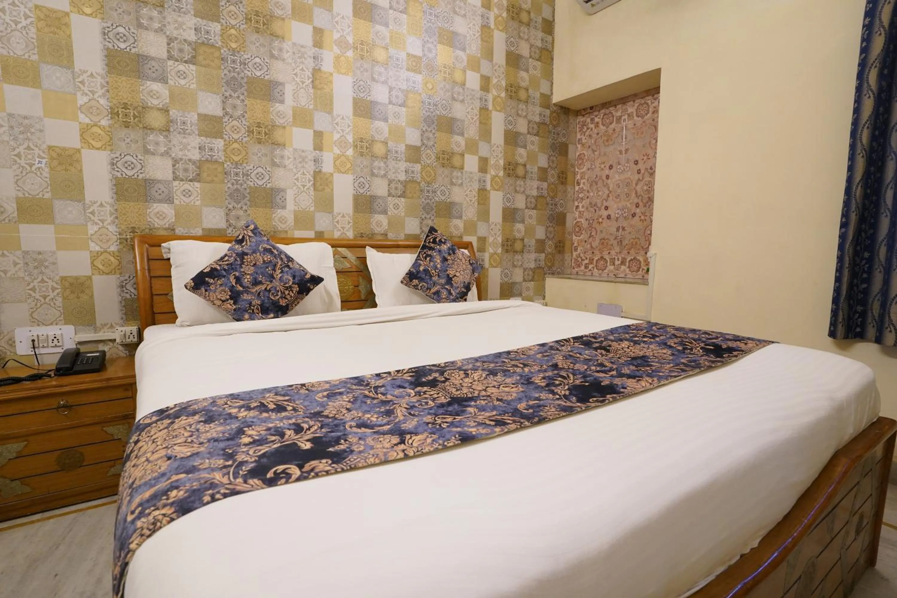 Photo of the whole room, Bed in Hotel Radoli House - A Heritage Hotel