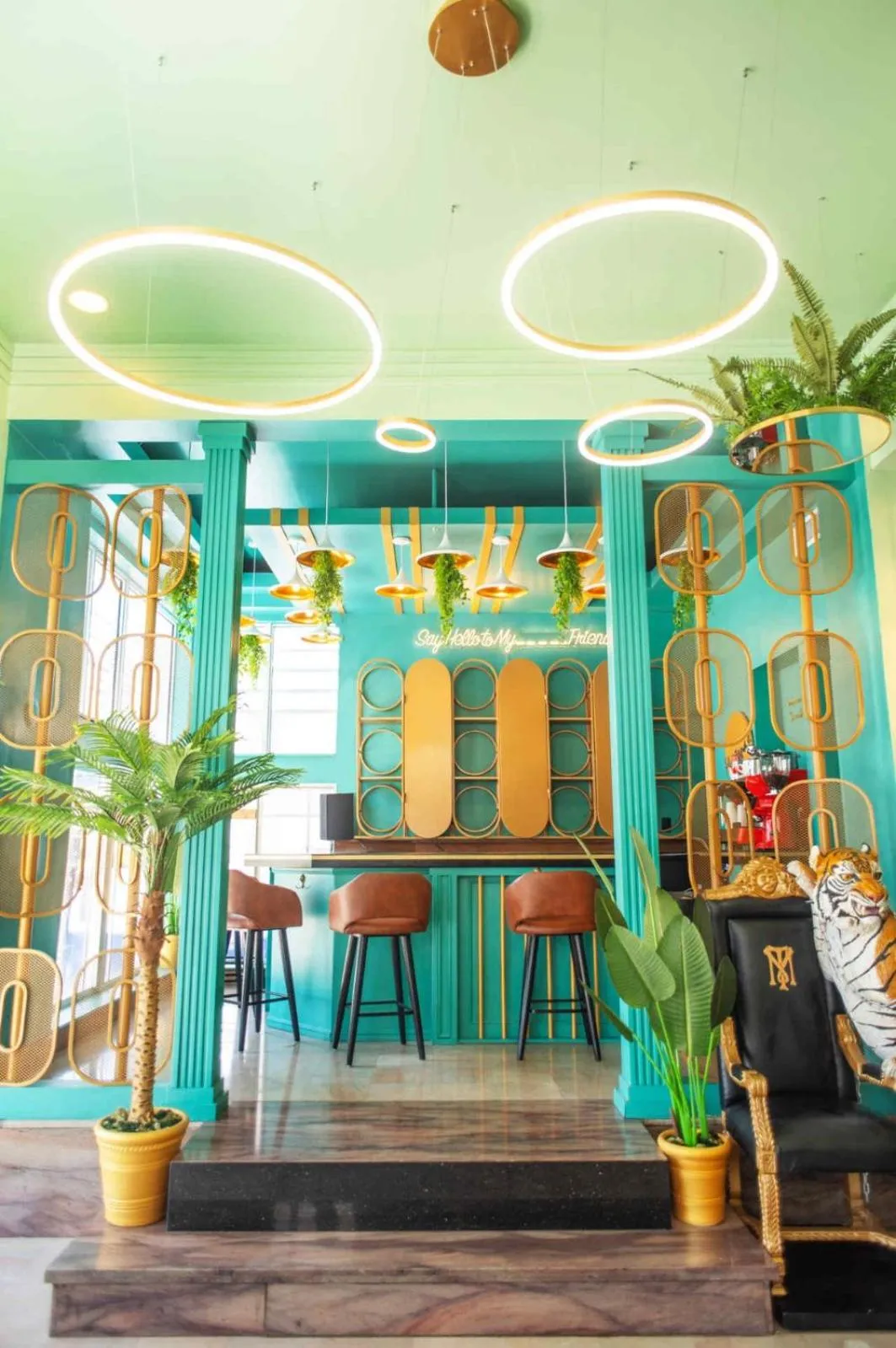 Restaurant/places to eat in Colony Hotel