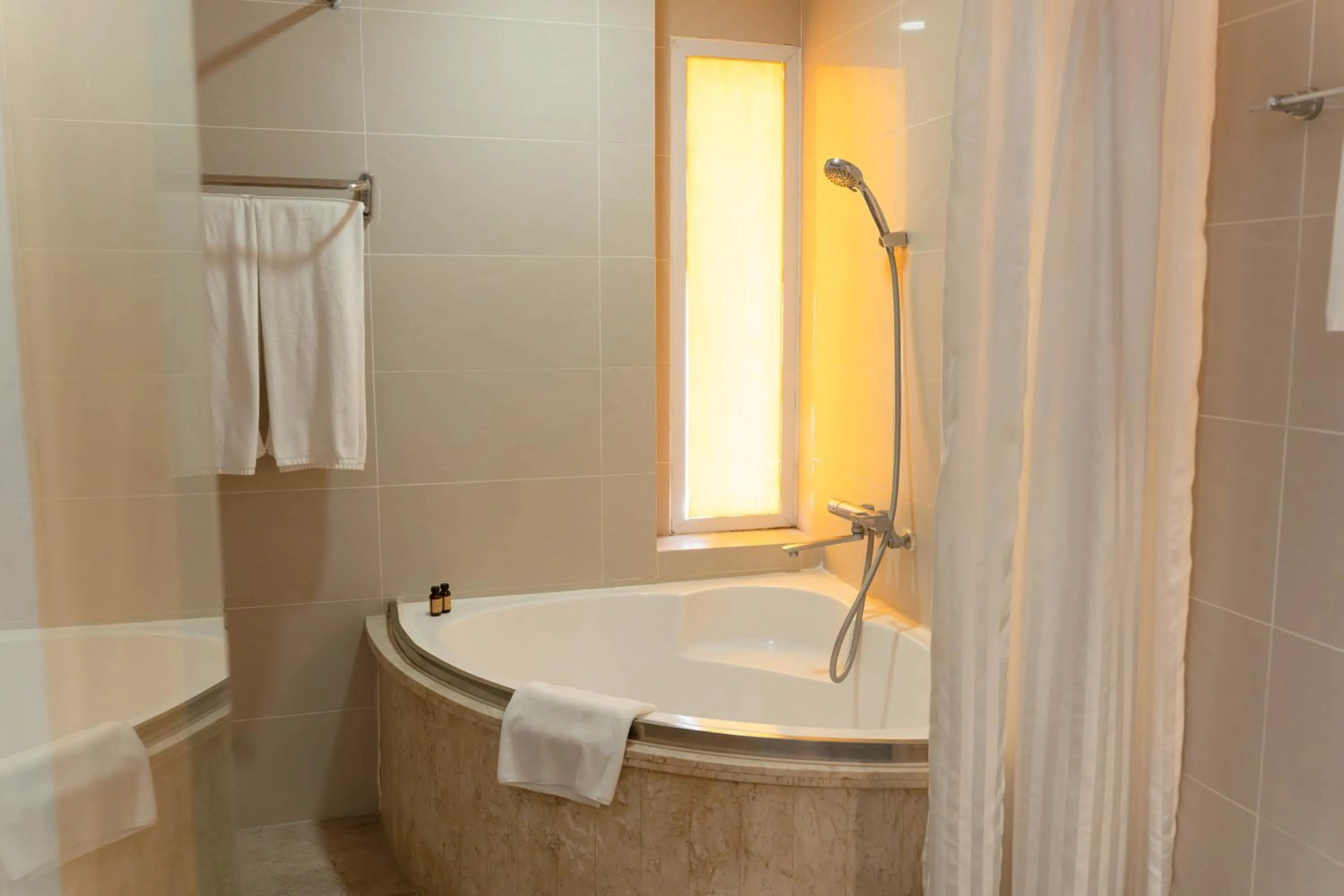 Bath in Super Candle Hotel