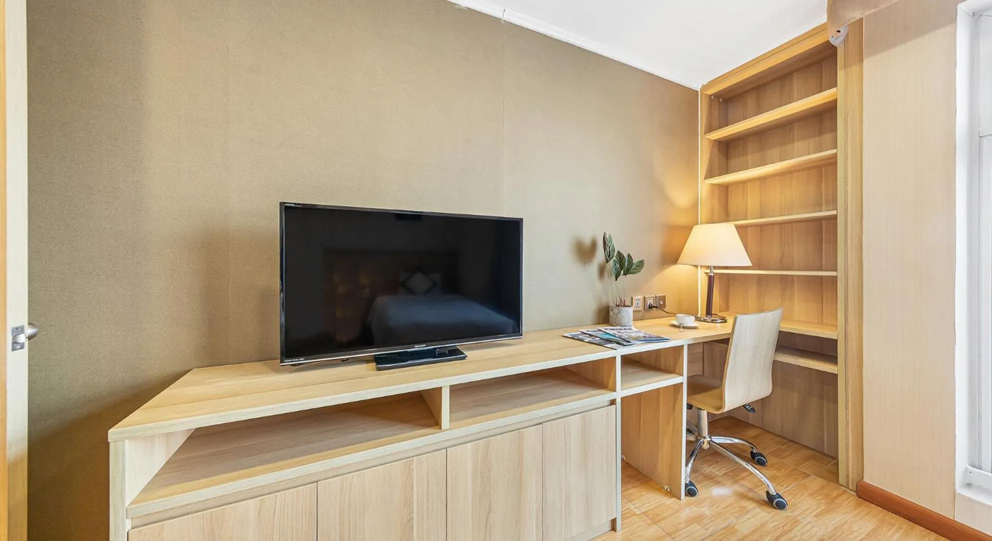 TV and multimedia in Super Candle Hotel