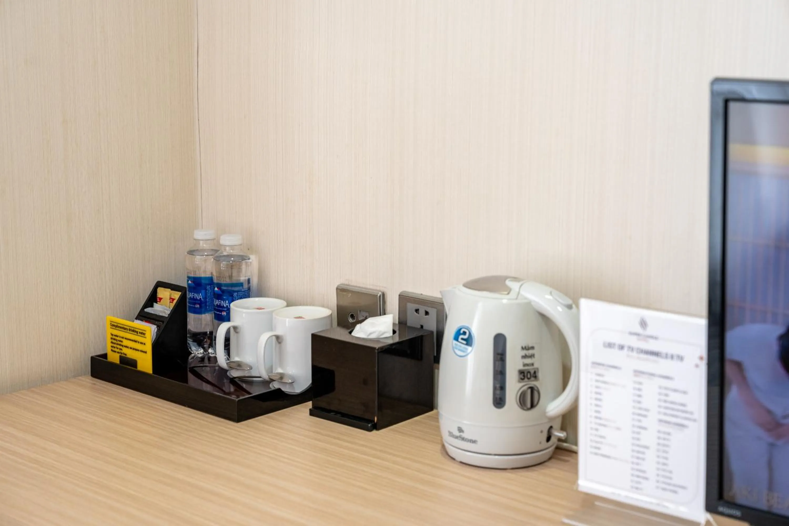Coffee/tea facilities in Super Candle Hotel