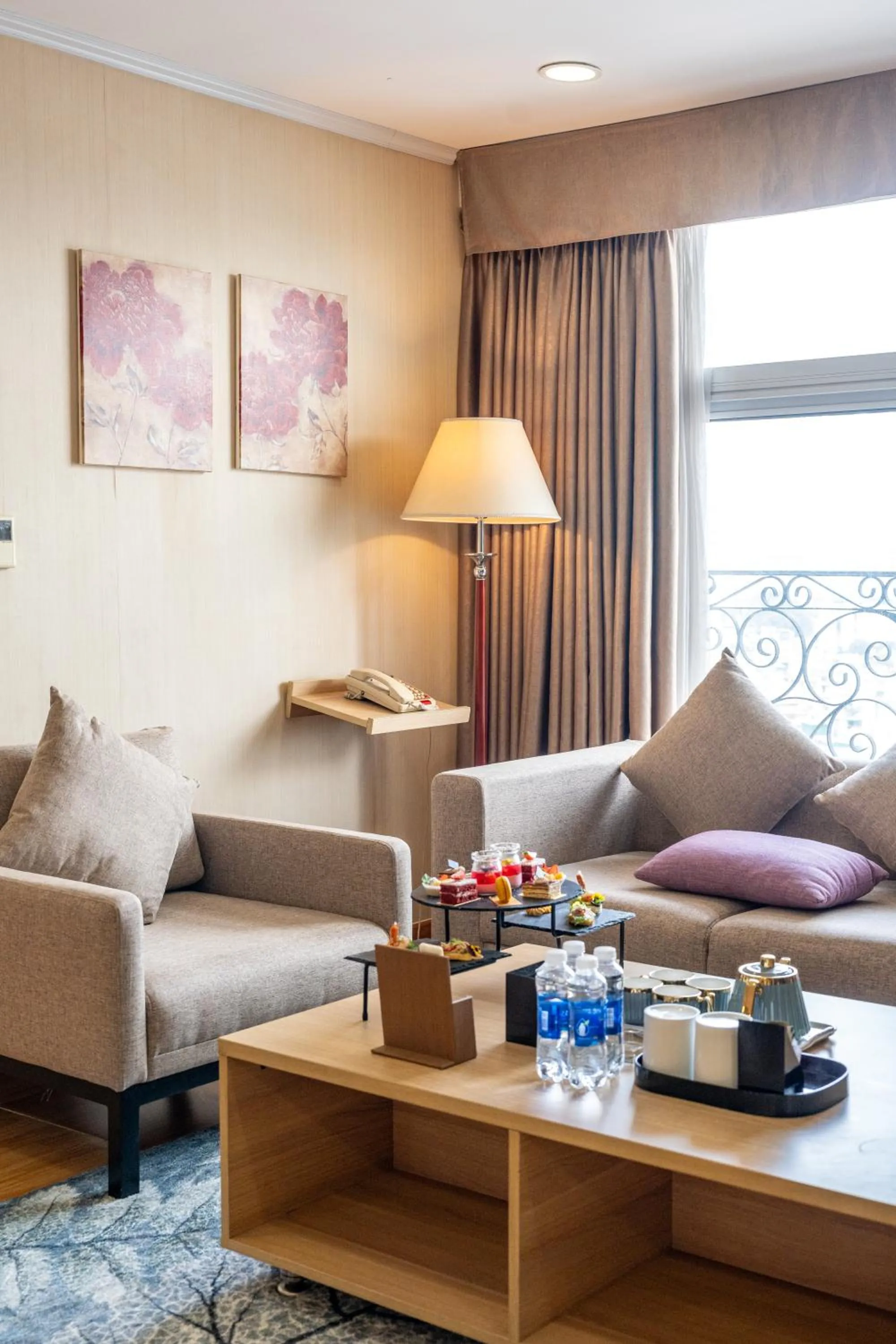 Living room in Super Candle Hotel