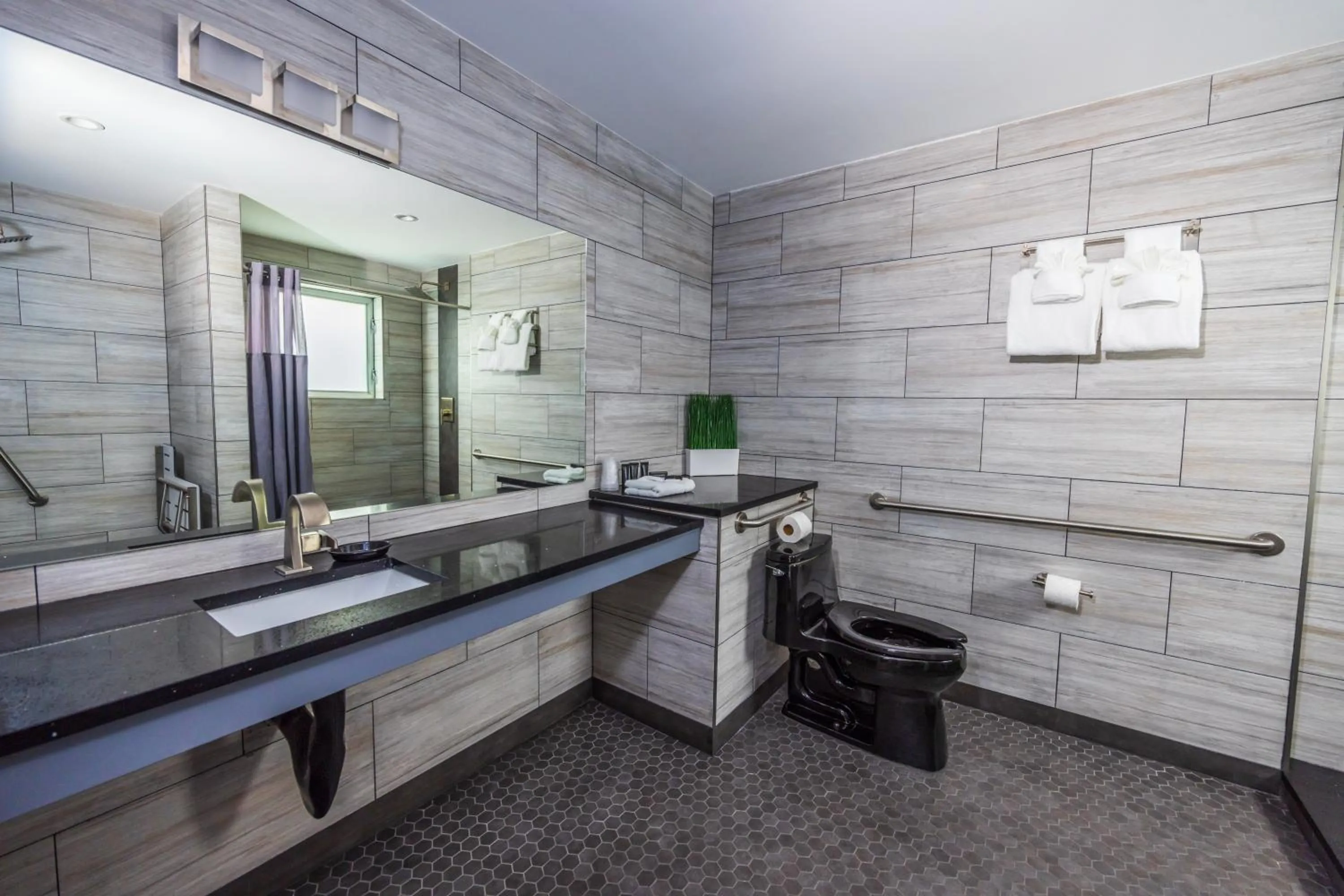 Shower in Kent Hotel