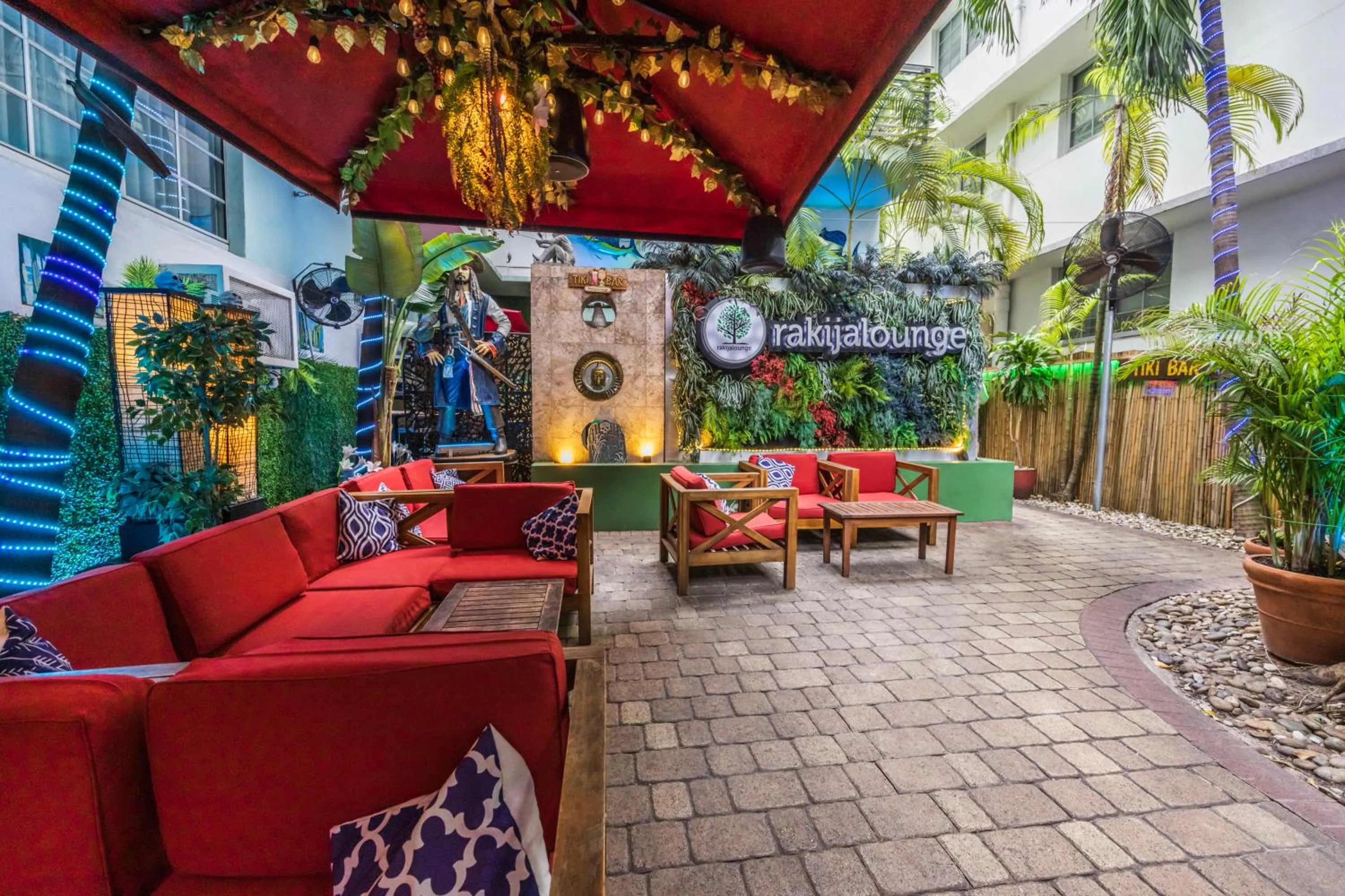 Restaurant/places to eat in Kent Hotel