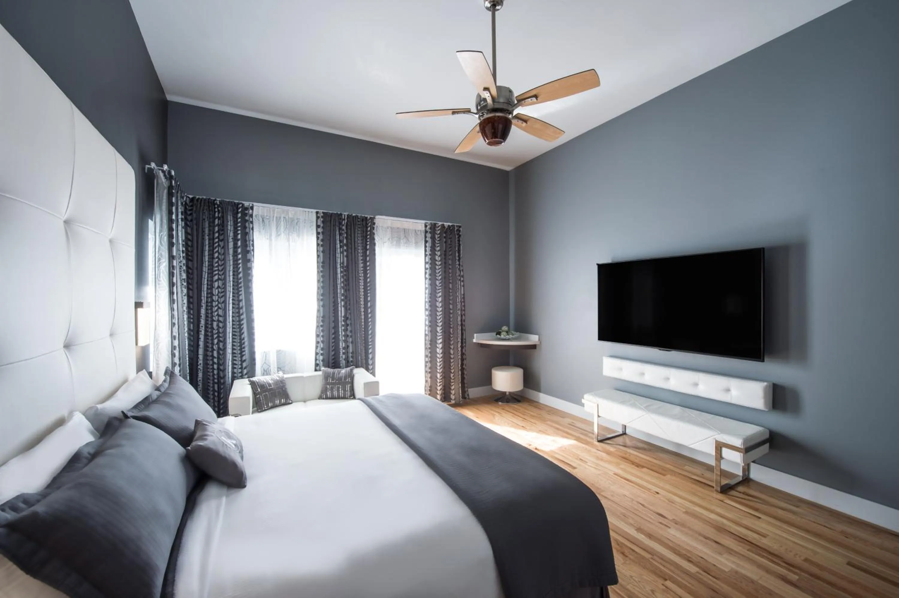 TV and multimedia, Bed in Kent Hotel